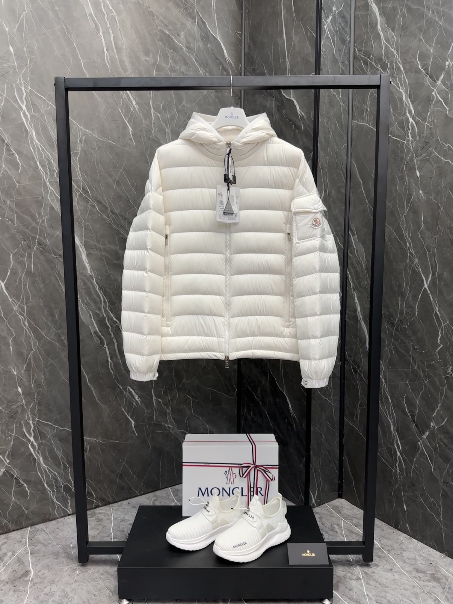 MONCLER GALION HOODED SHORT DOWNJACKET