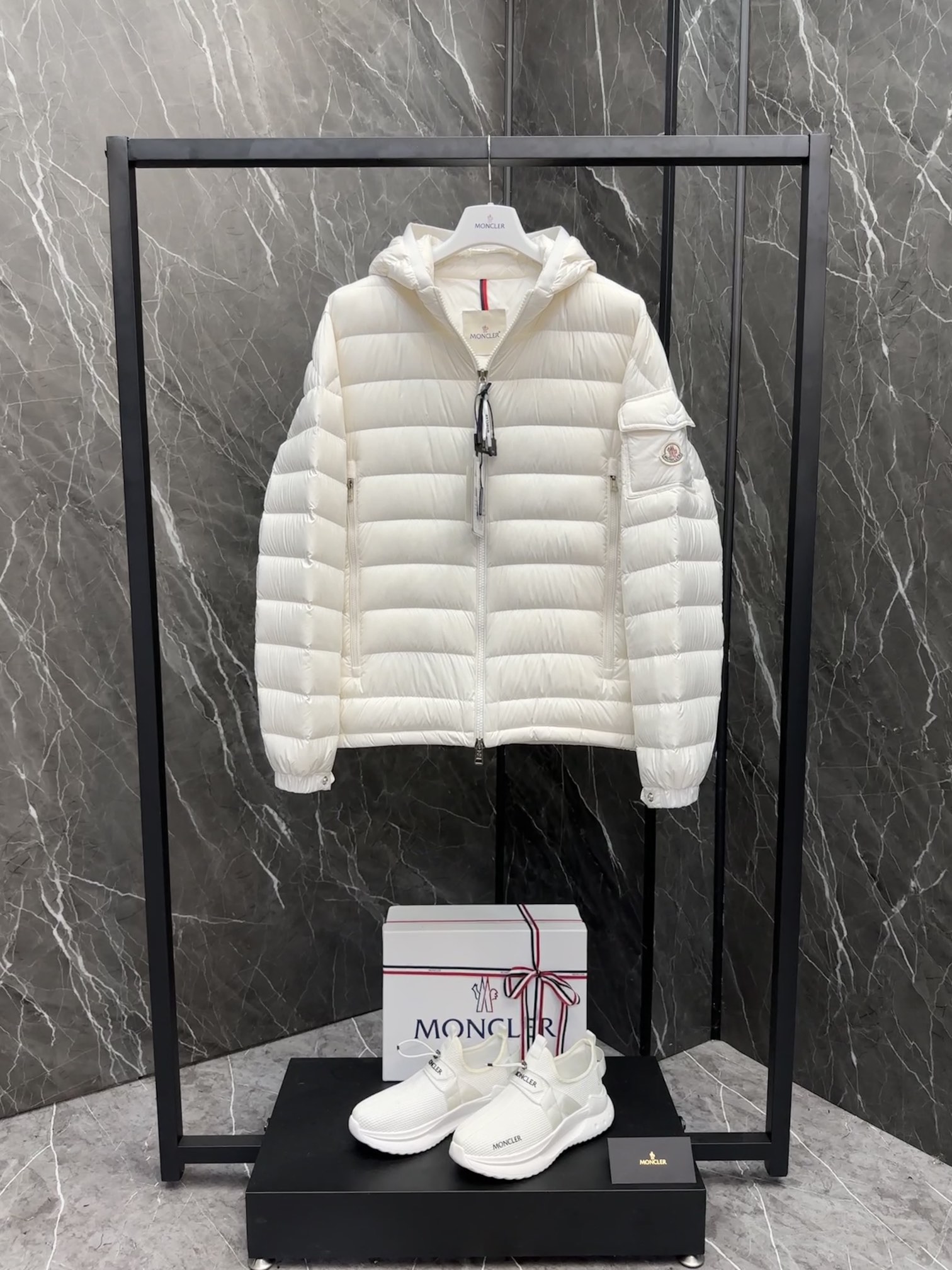 MONCLER GALION HOODED SHORT DOWNJACKET