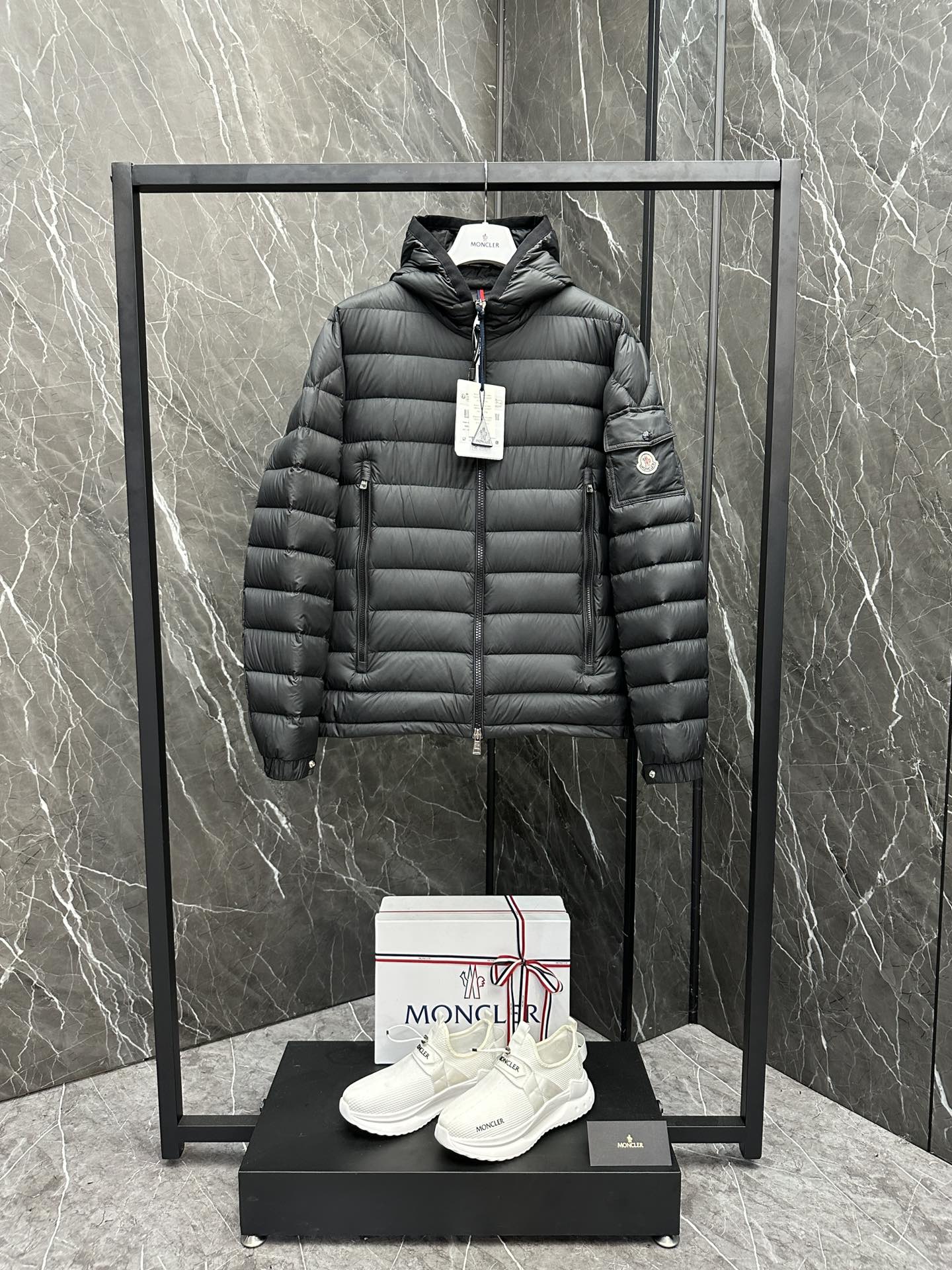 MONCLER GALION HOODED SHORT DOWNJACKET