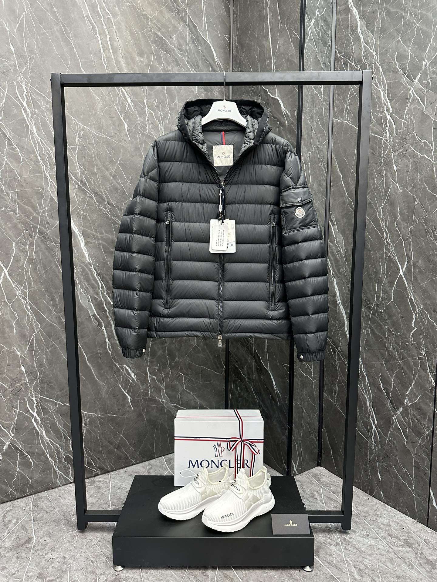 MONCLER GALION HOODED SHORT DOWNJACKET