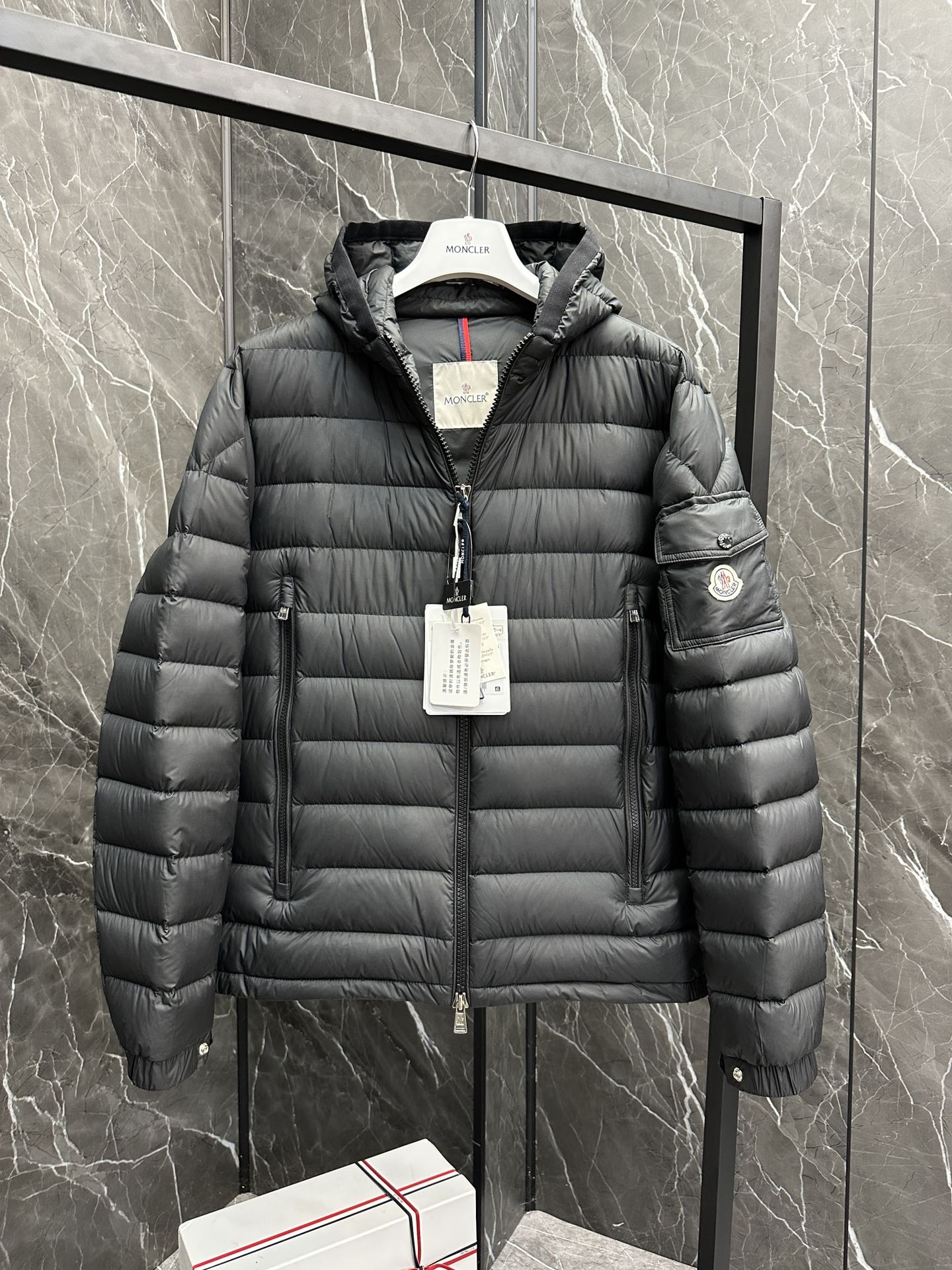 MONCLER GALION HOODED SHORT DOWNJACKET