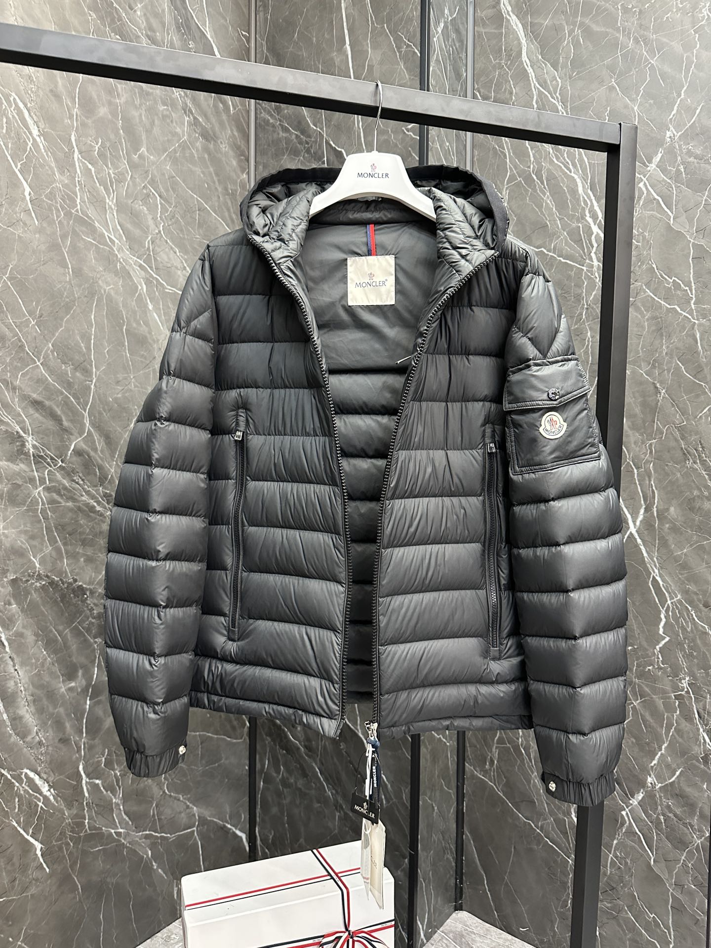 MONCLER GALION HOODED SHORT DOWNJACKET