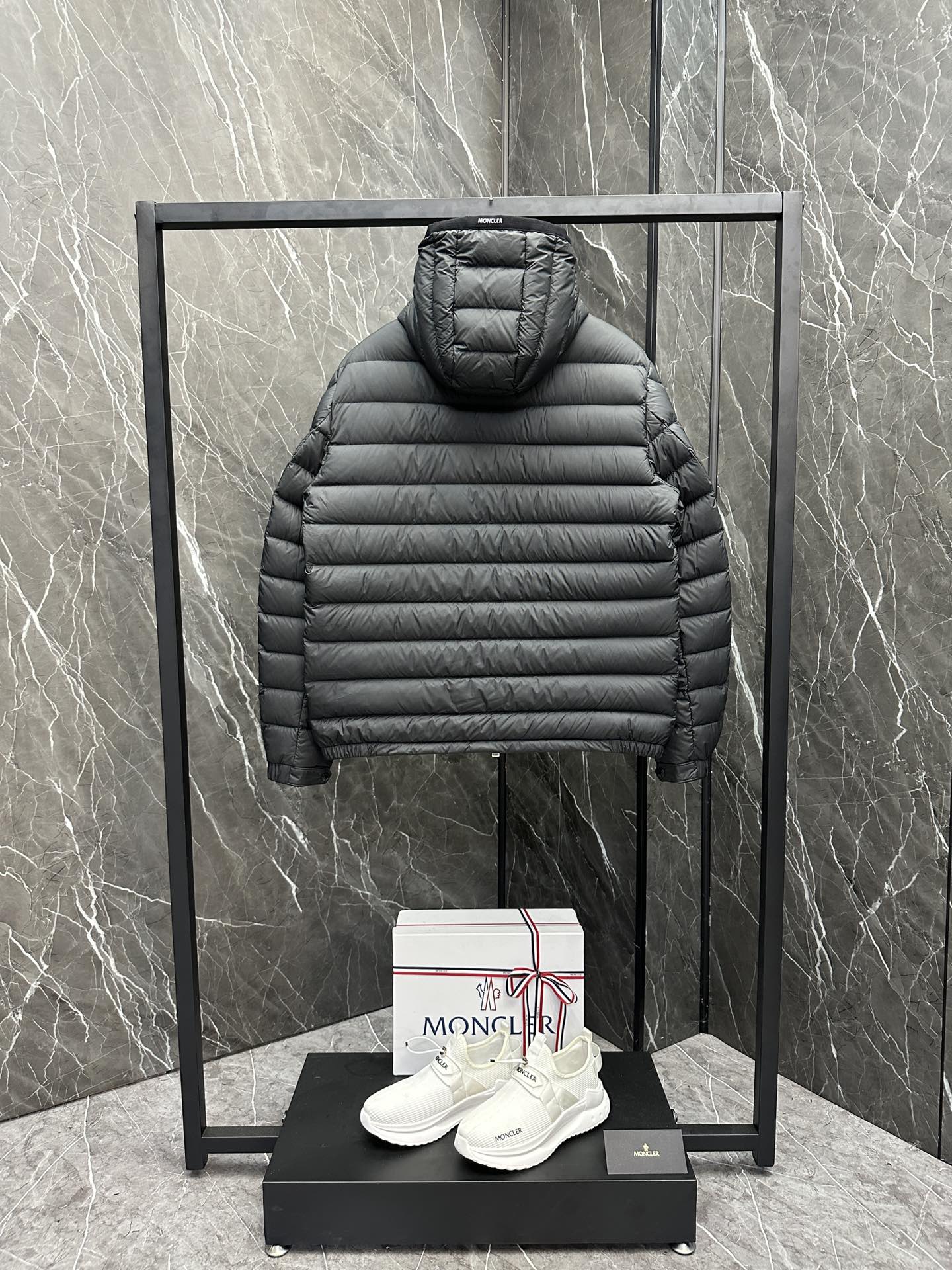 MONCLER GALION HOODED SHORT DOWNJACKET