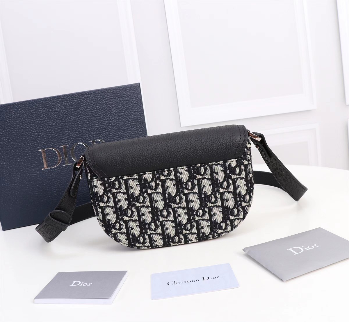 Mini Saddle Messenger Bag with Flap Beige and Black Dior Oblique Jacquard with Black Grained Calfskin 19.5 x 13 x 4.3cm