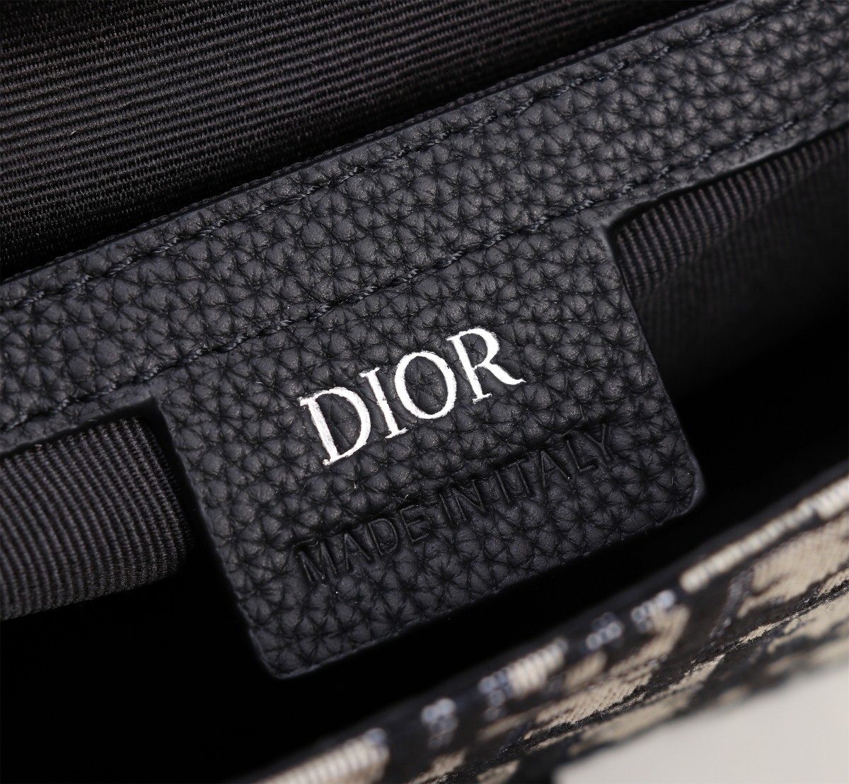 Mini Saddle Messenger Bag with Flap Beige and Black Dior Oblique Jacquard with Black Grained Calfskin 19.5 x 13 x 4.3cm