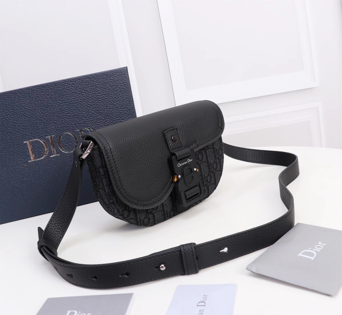 Mini Saddle Messenger Bag with Flap Black Dior Oblique Jacquard and Black Grained Calfskin 19.5 x 13 x 4.3 cm