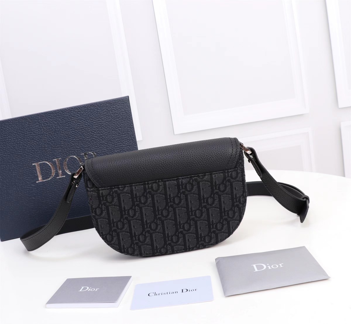 Mini Saddle Messenger Bag with Flap Black Dior Oblique Jacquard and Black Grained Calfskin 19.5 x 13 x 4.3 cm