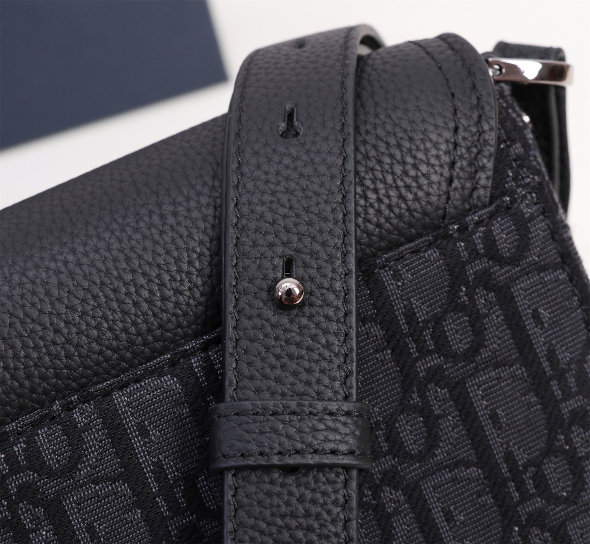 Mini Saddle Messenger Bag with Flap Black Dior Oblique Jacquard and Black Grained Calfskin 19.5 x 13 x 4.3 cm