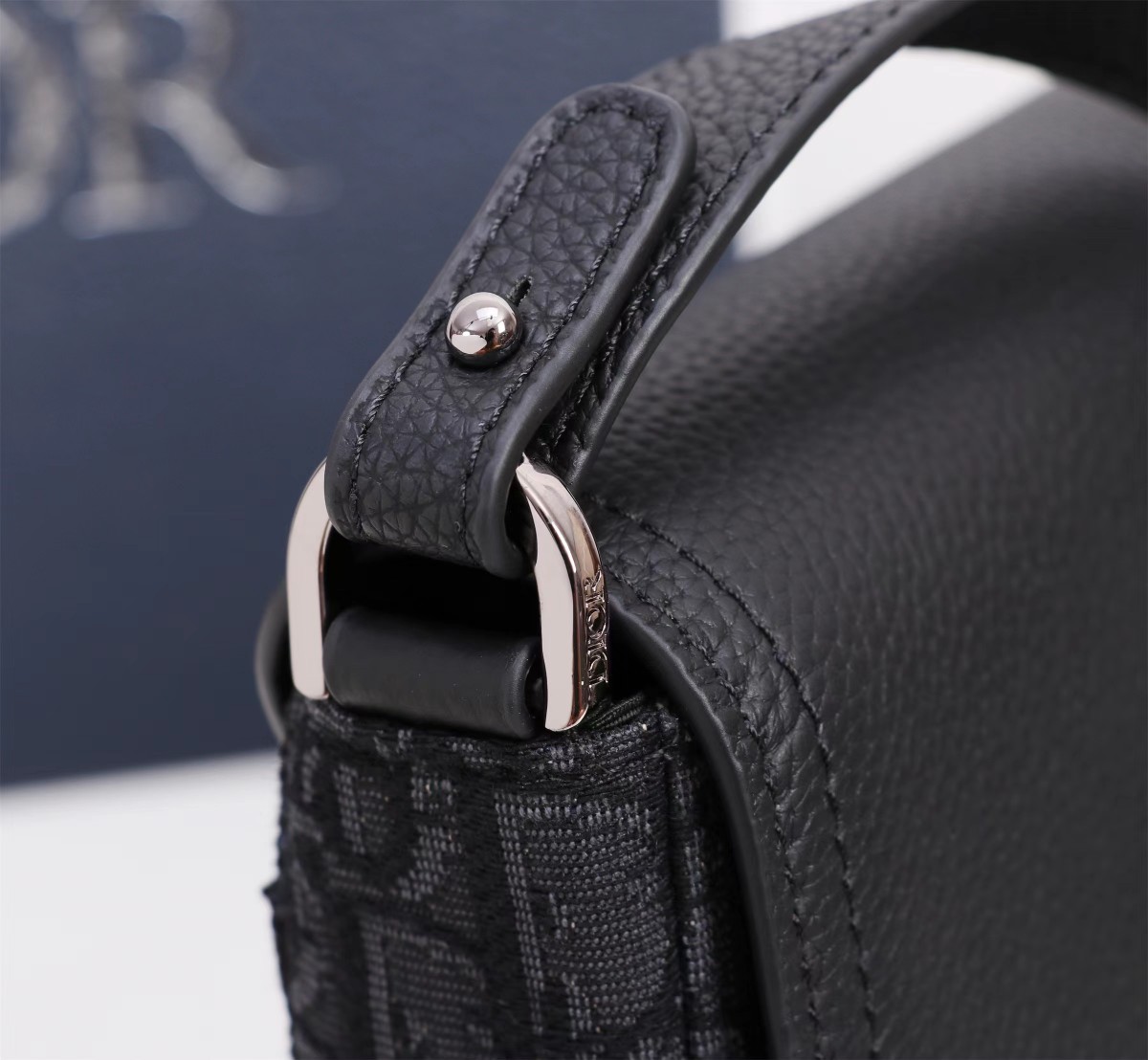 Mini Saddle Messenger Bag with Flap Black Dior Oblique Jacquard and Black Grained Calfskin 19.5 x 13 x 4.3 cm