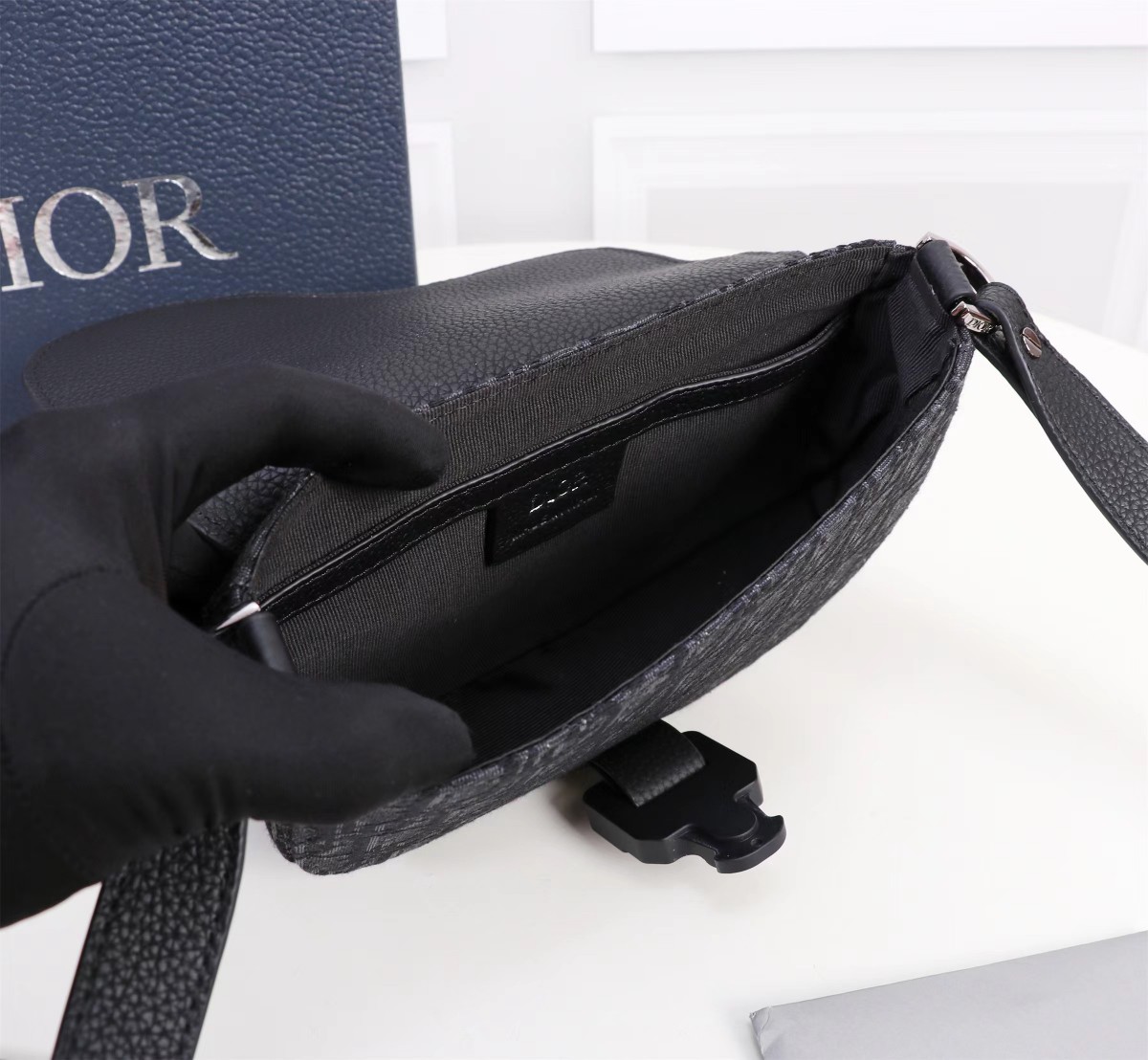 Mini Saddle Messenger Bag with Flap Black Dior Oblique Jacquard and Black Grained Calfskin 19.5 x 13 x 4.3 cm