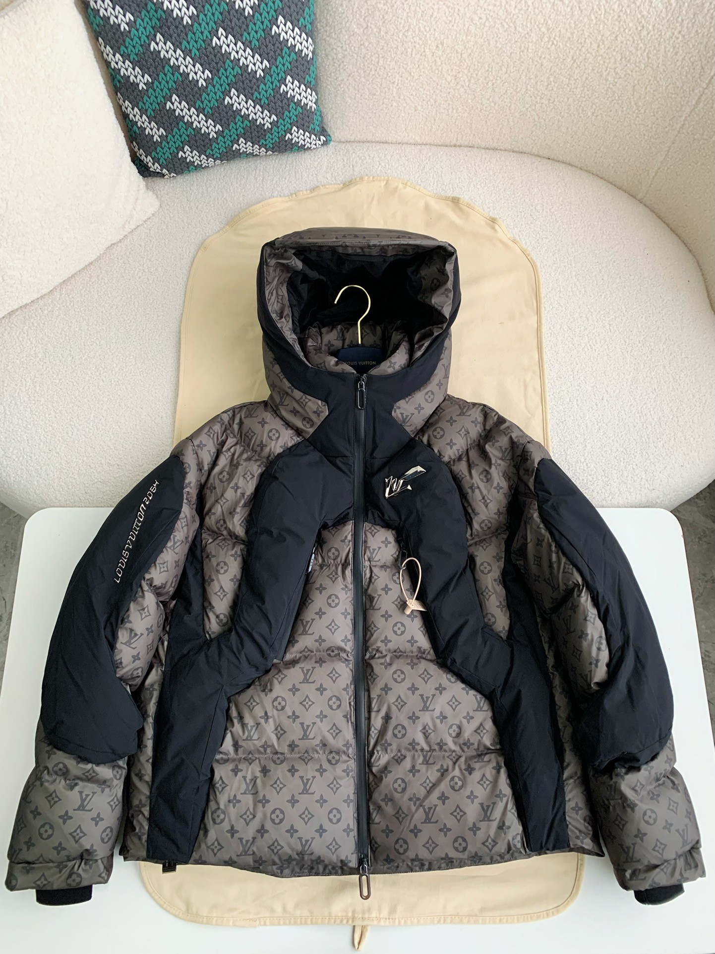 LOUIS VUITTON LOGO Down Jacket