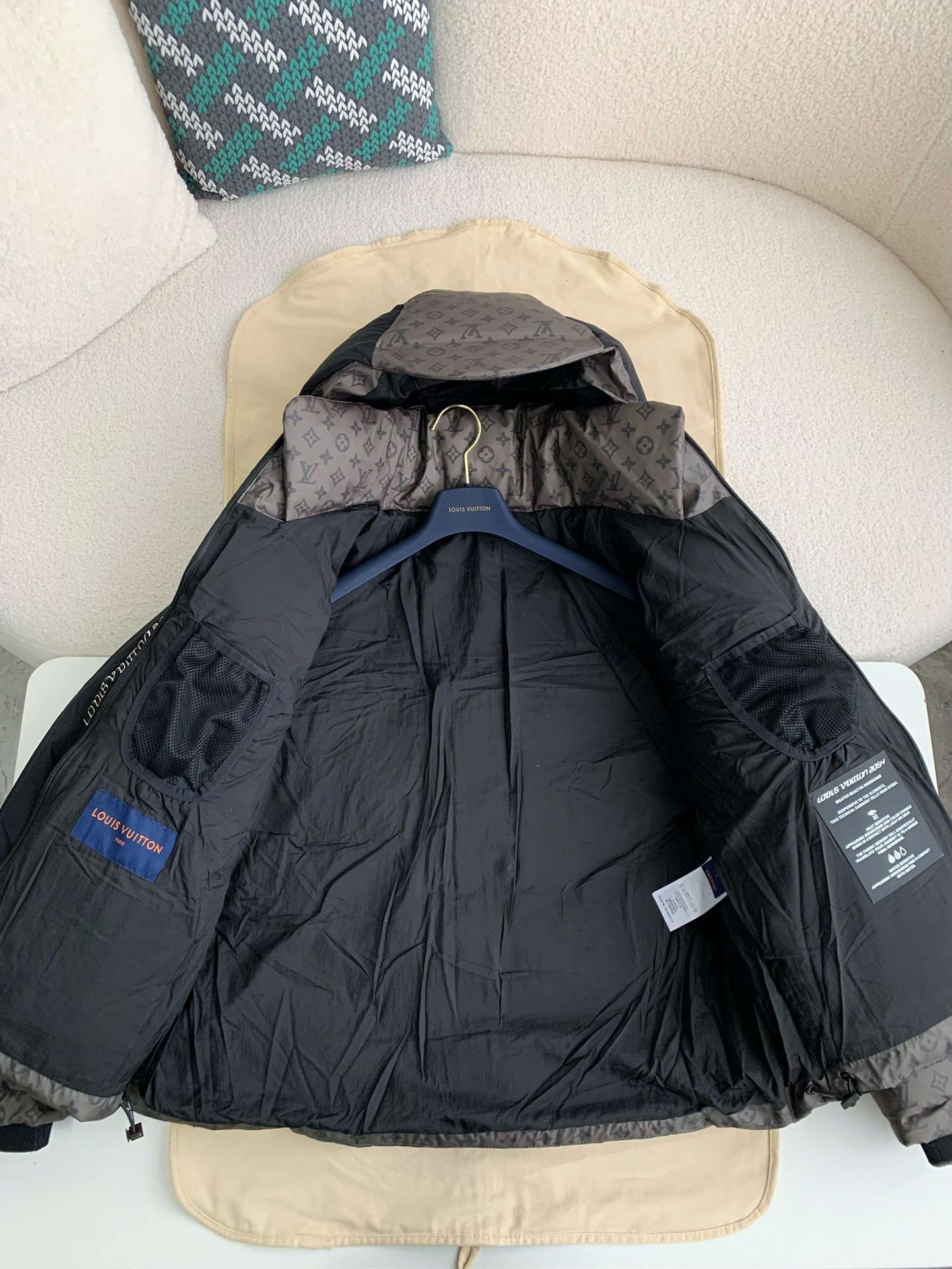 LOUIS VUITTON LOGO Down Jacket