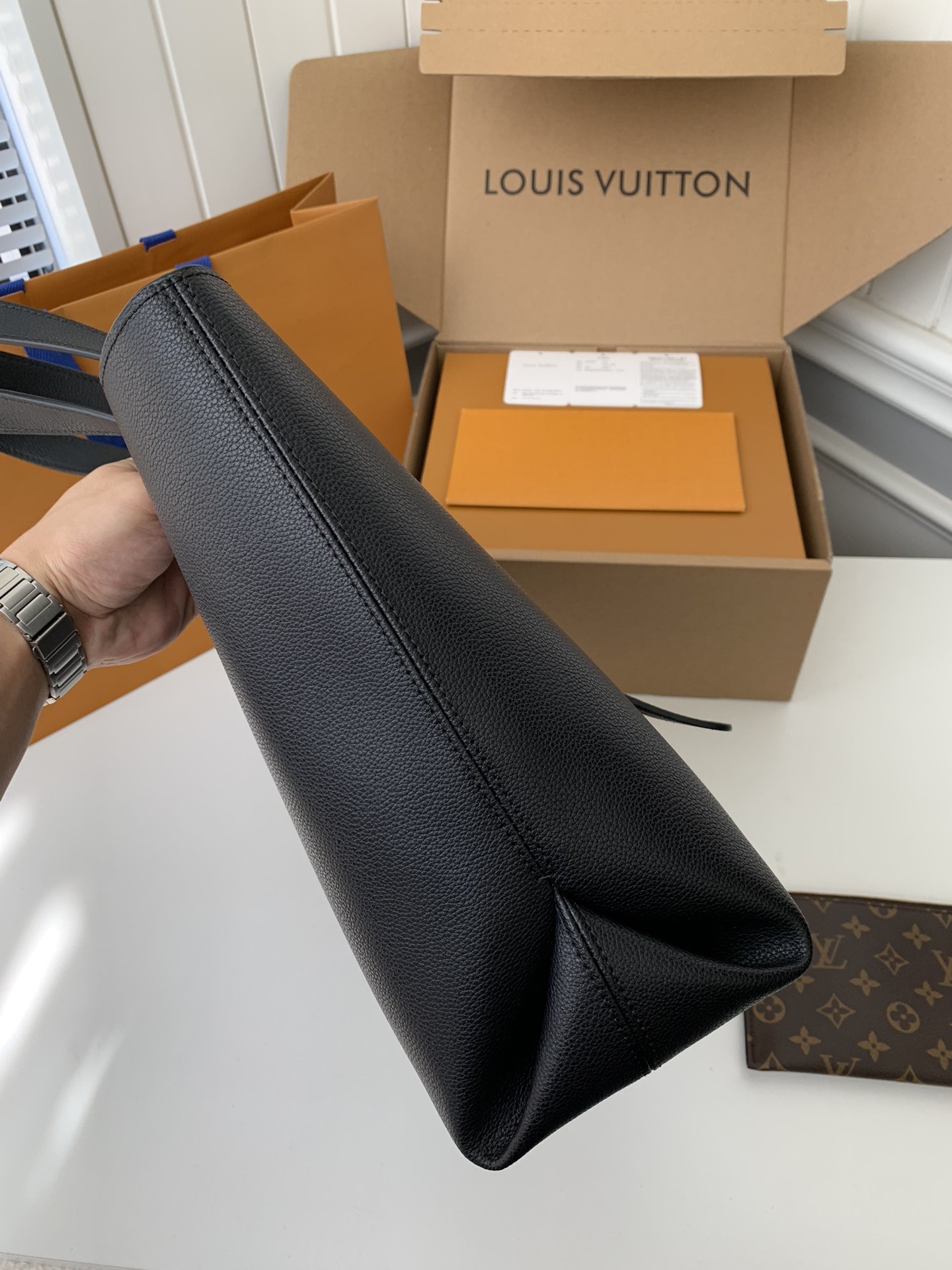 Louis Vuitton Low Key Cabas Mid -num ber Handbag M25343 Size: 30*14*47cm