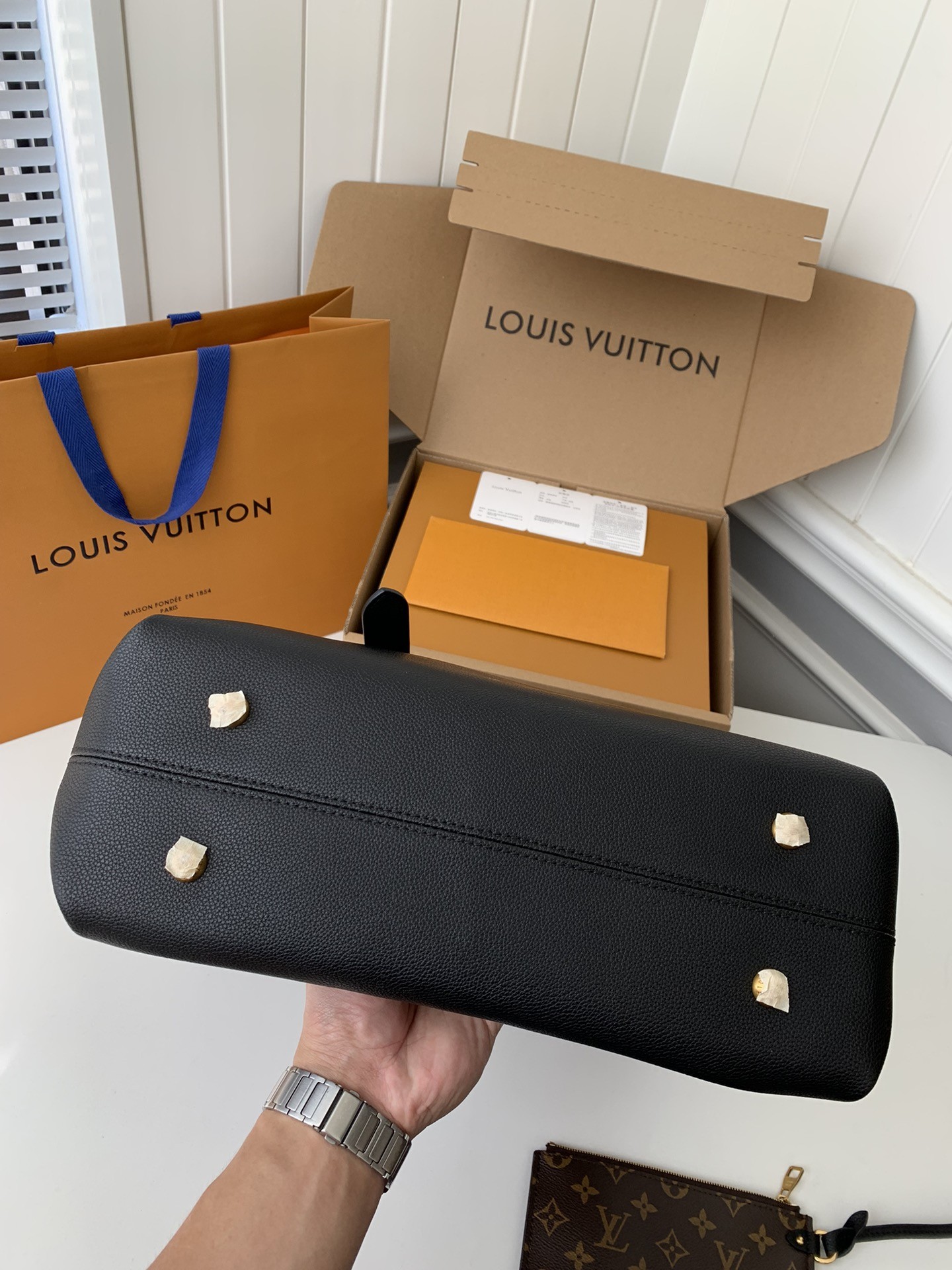 Louis Vuitton Low Key Cabas Mid -num ber Handbag M25343 Size: 30*14*47cm