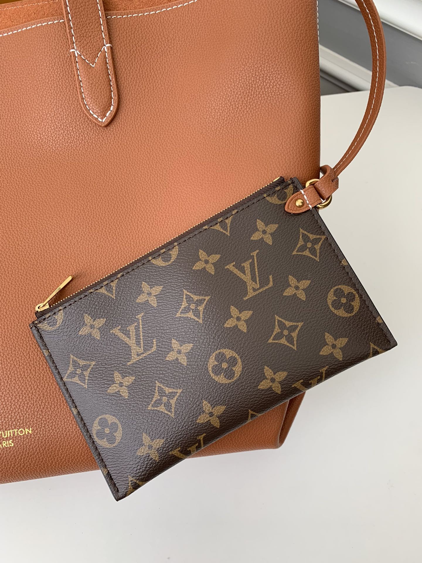 Louis Vuitton Low Key Cabas Mid -num ber Handbag M25343 Size: 30*14*47cm