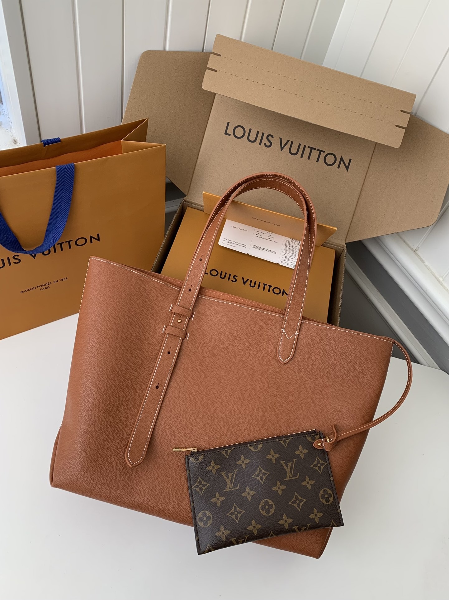 Louis Vuitton Low Key Cabas Mid -num ber Handbag M25343 Size: 30*14*47cm