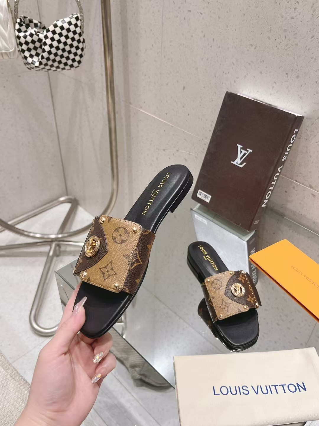 1ACXGA LV Frame Flat Mule Louis Vuitton 