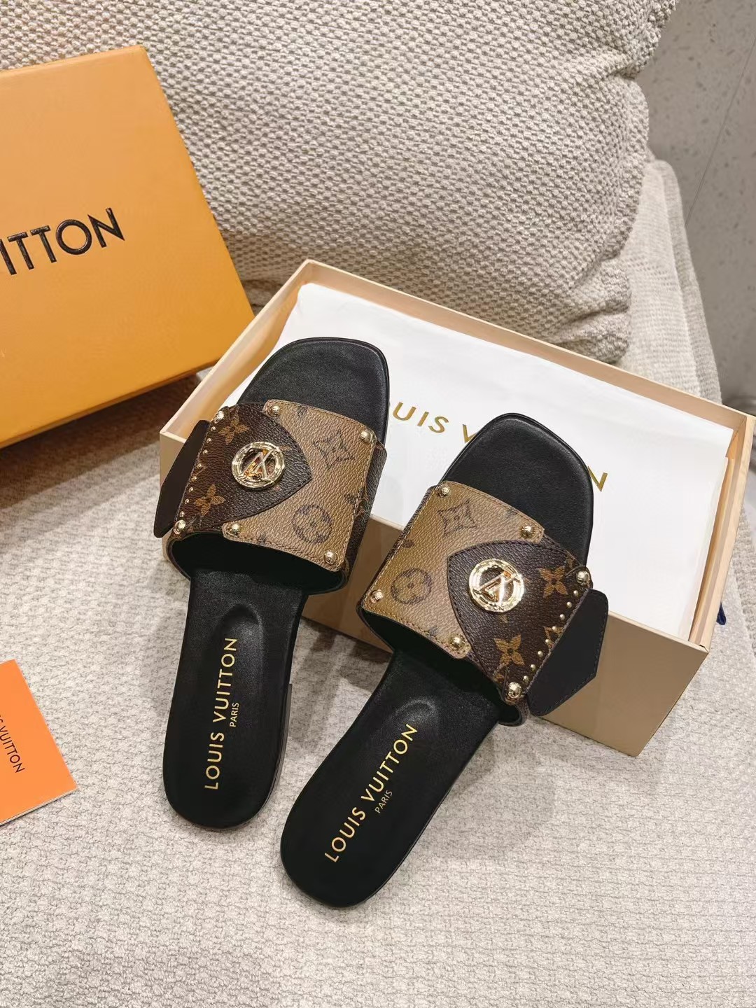 1ACXGA LV Frame Flat Mule Louis Vuitton 