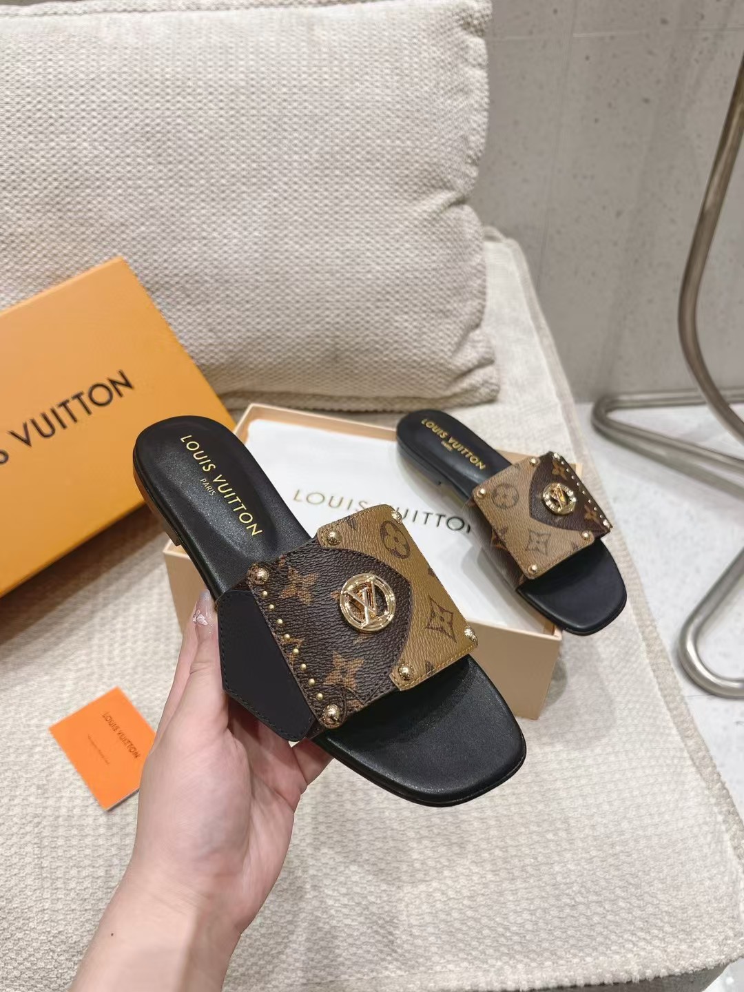 1ACXGA LV Frame Flat Mule Louis Vuitton 