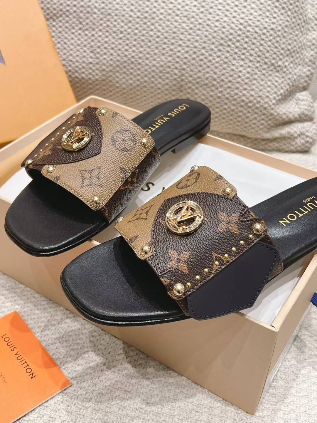 1ACXGA LV Frame Flat Mule Louis Vuitton 