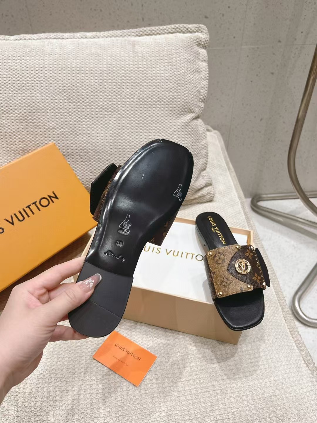 1ACXGA LV Frame Flat Mule Louis Vuitton 