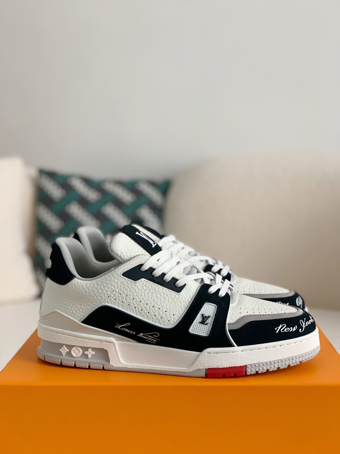 LOUIS VUITTON TRAINER Sneakers