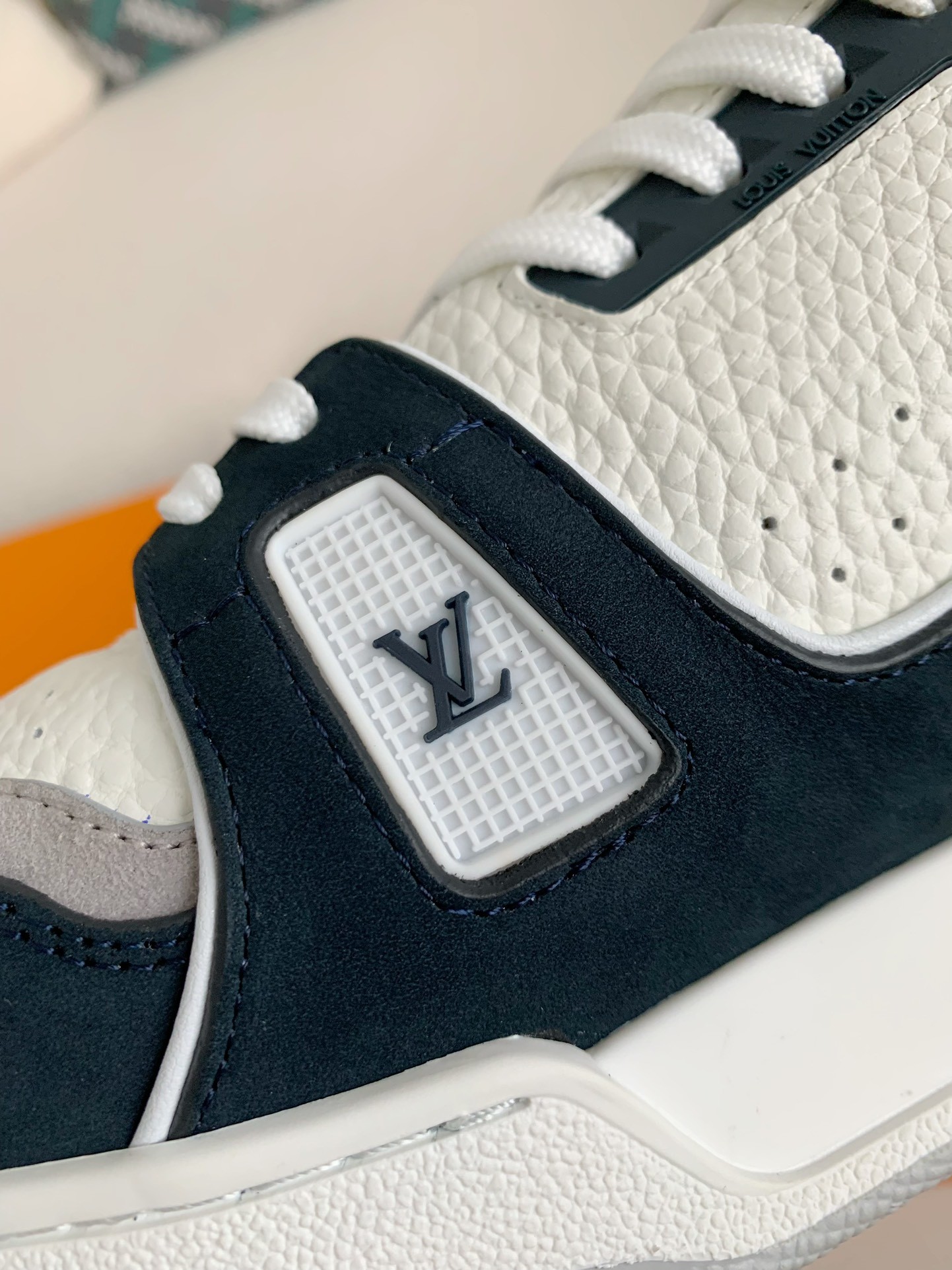 LOUIS VUITTON TRAINER Sneakers