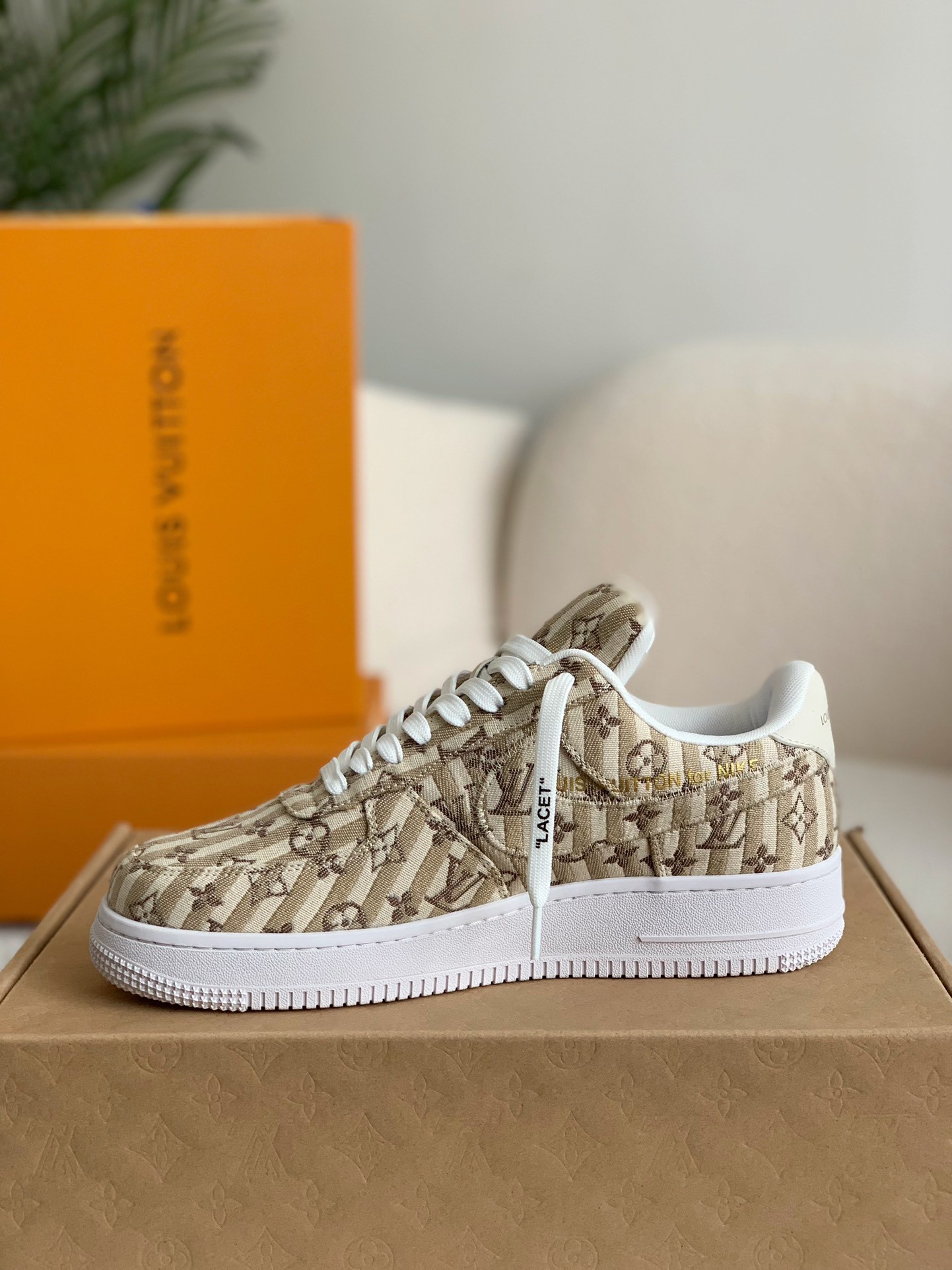 LOUIS VUITTON X NIKE AIR FORCE 1 S NEAKER