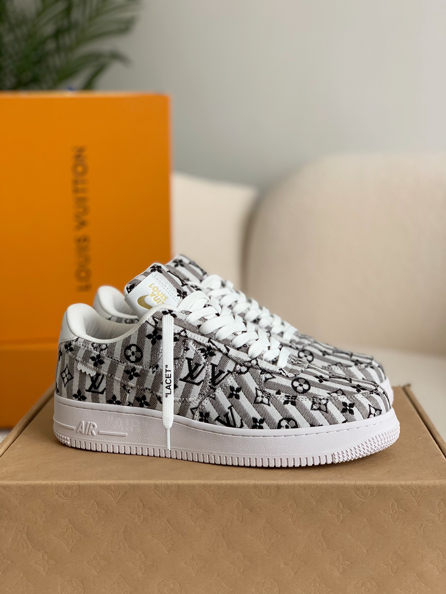 LOUIS VUITTON X NIKE AIR FORCE 1 S NEAKER