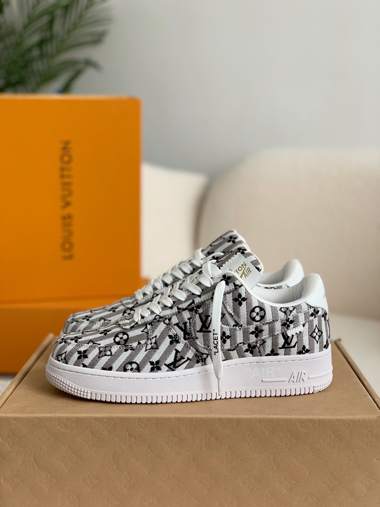 LOUIS VUITTON X NIKE AIR FORCE 1 S NEAKER