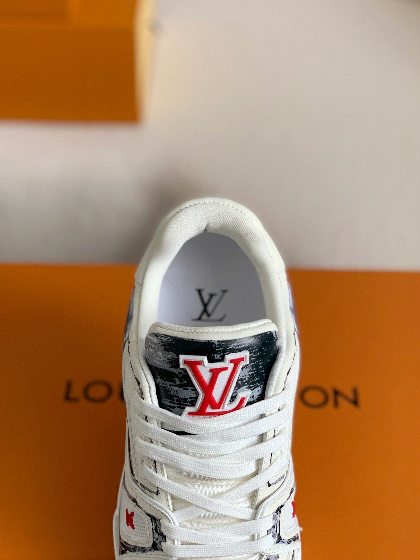 LOUIS VUITTON TRAINER Sneakers