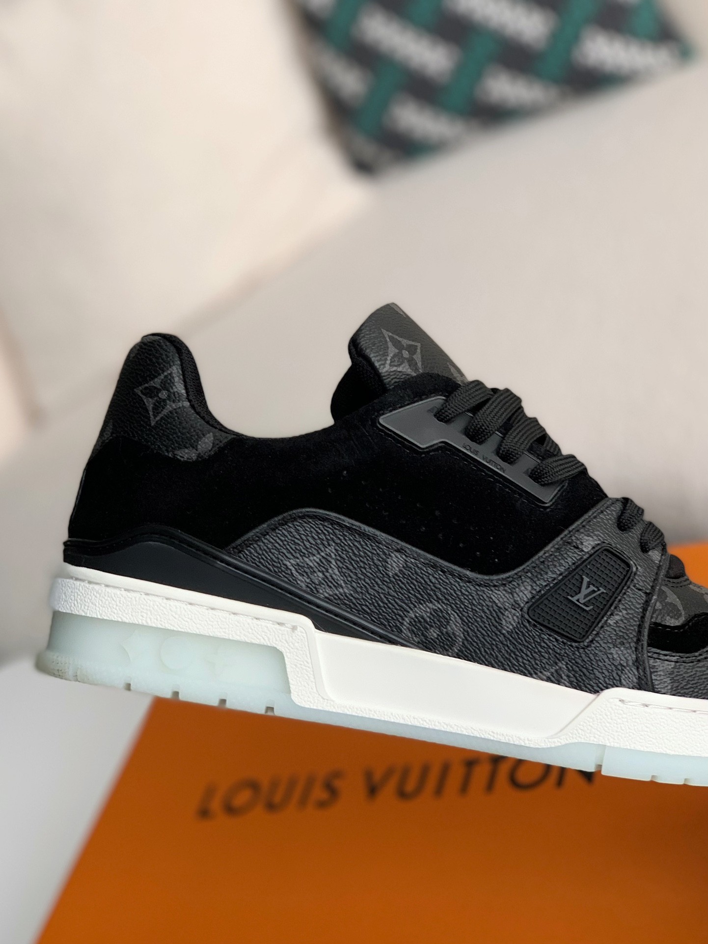 LOUIS VUITTON SNEAKERS