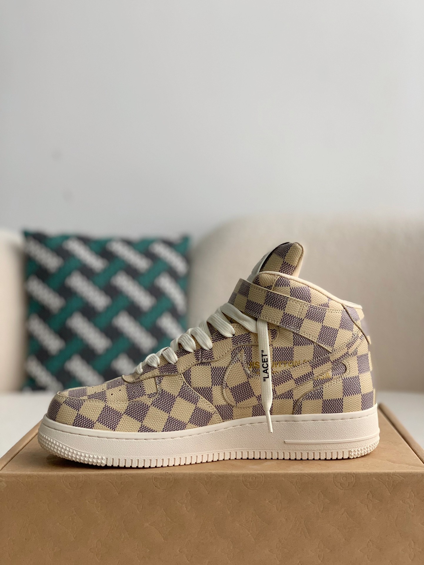 LOUIS VUITTON X NIKE AIR FORCE 1 hi gh Sneaker