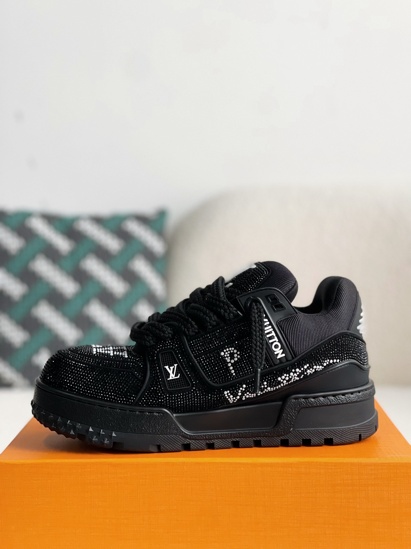 LOUIS VUITTON TRAINER SNEAKERS