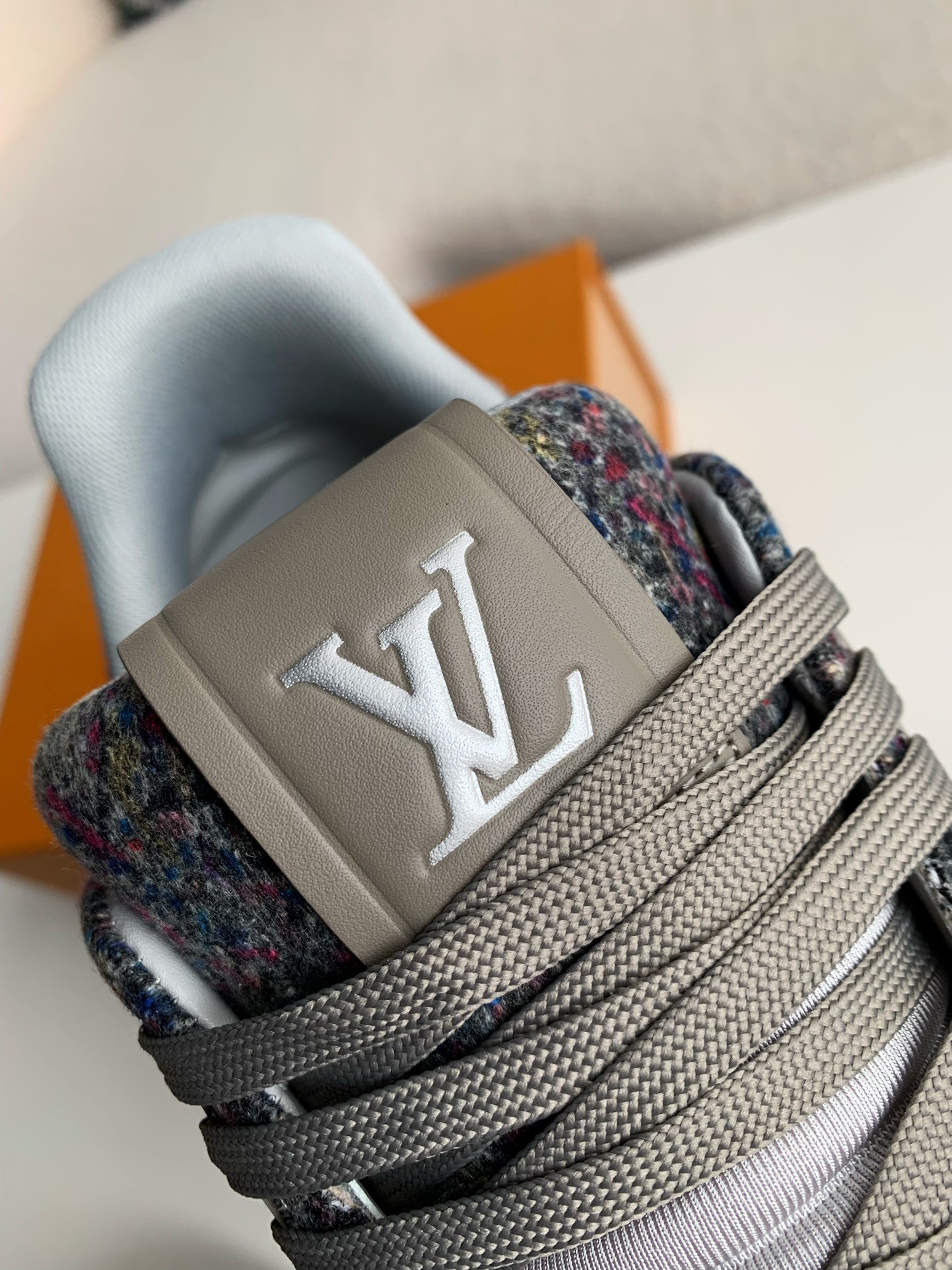 LOUIS VUITTON SNEAKERS