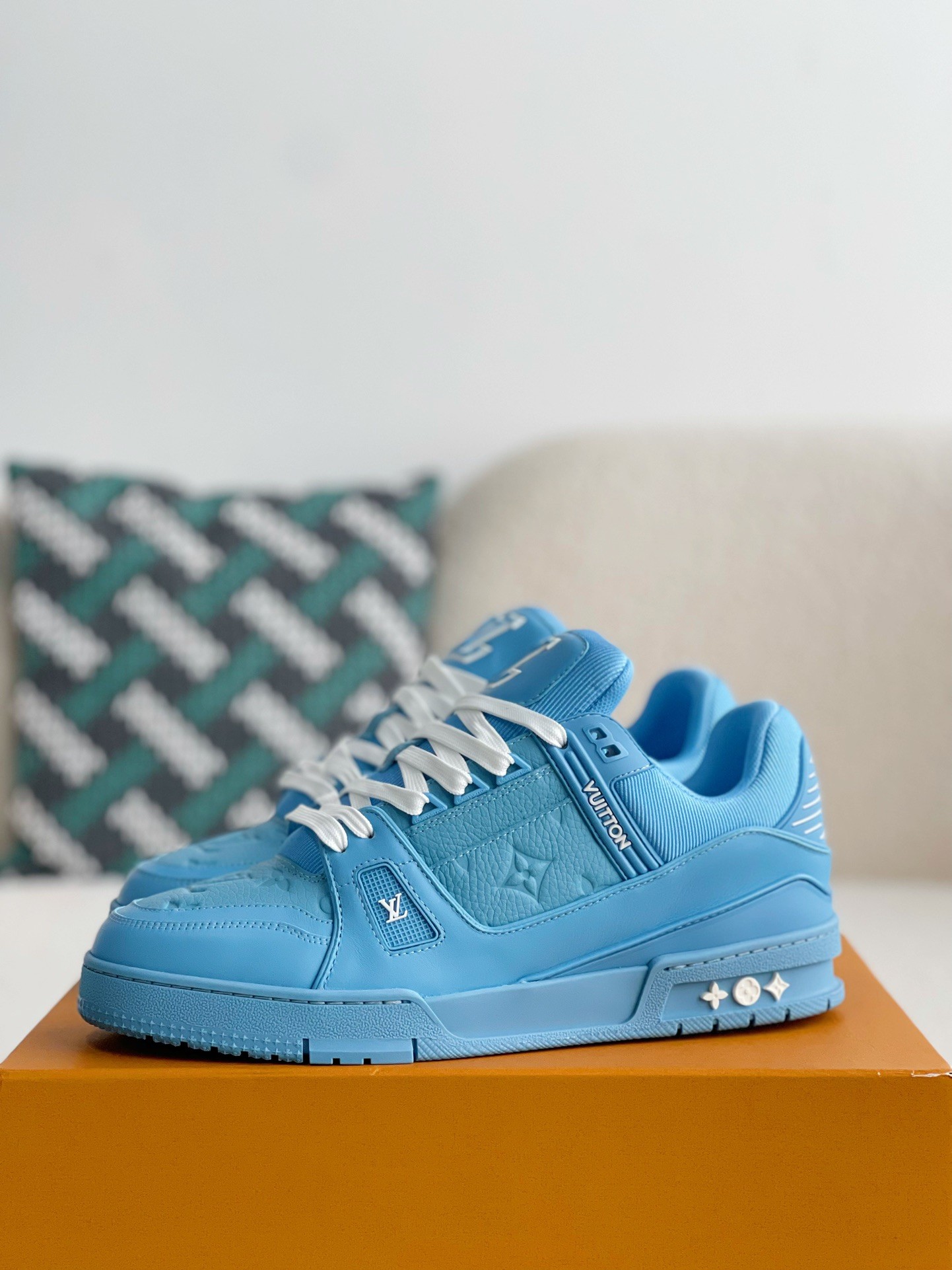 LOUIS VUITTON TRAINER SNEAKERS