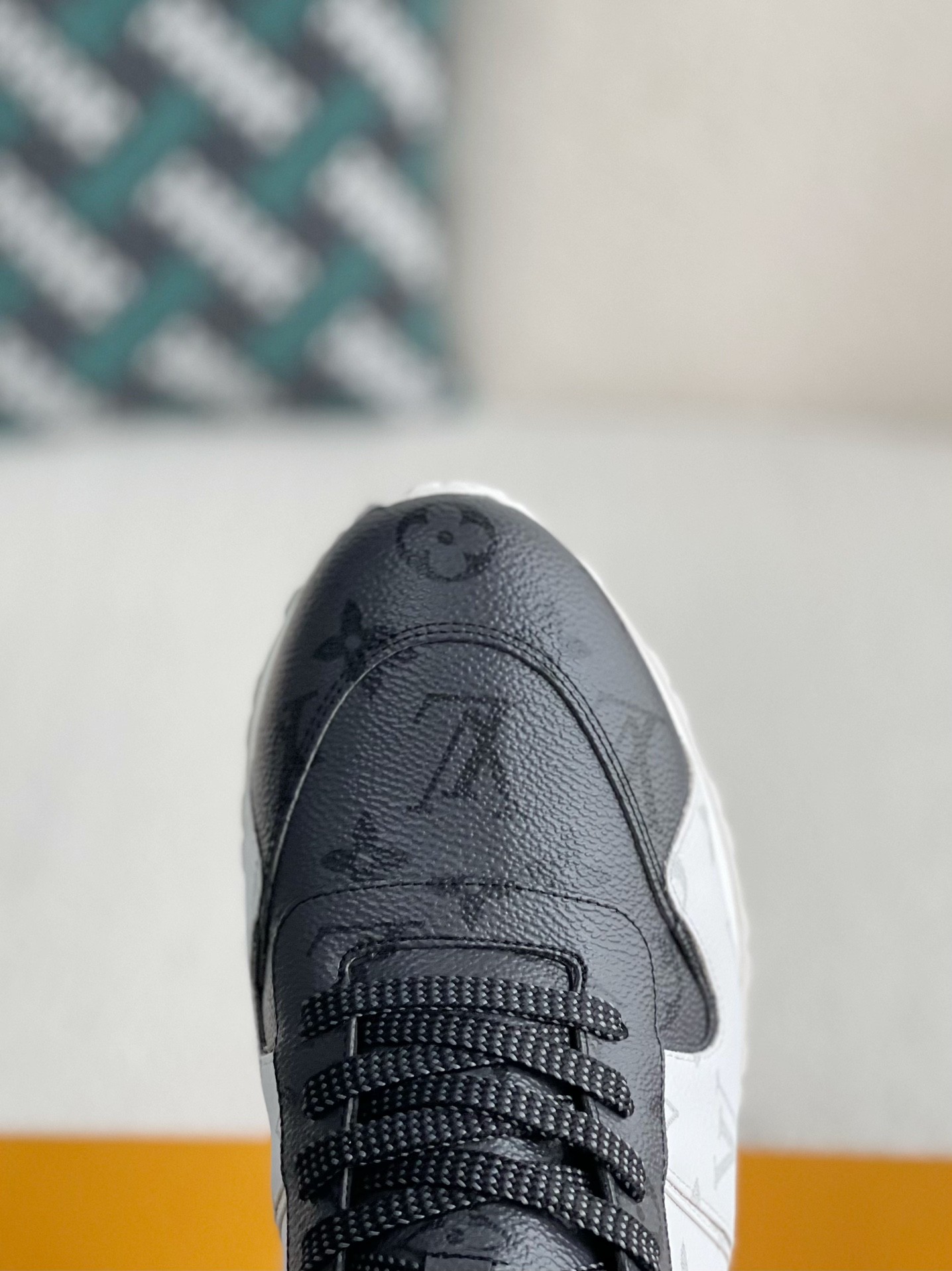 LOUIS VUITTON SNEAKERS