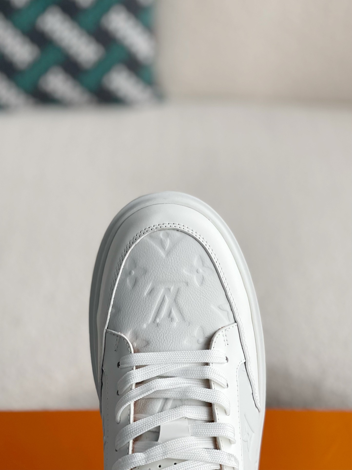 LOUIS VUITTON SNEAKERS