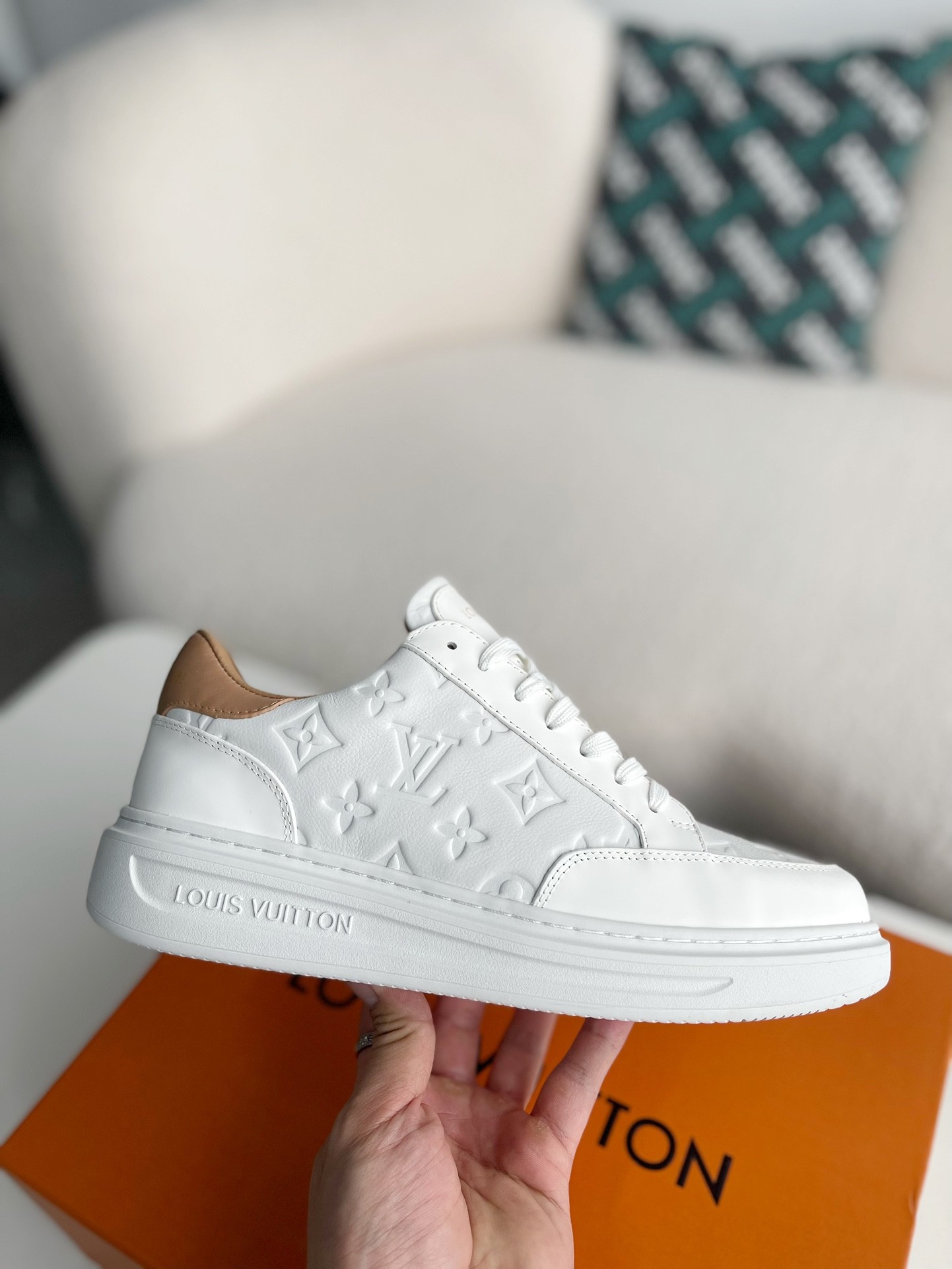 LOUIS VUITTON SNEAKERS