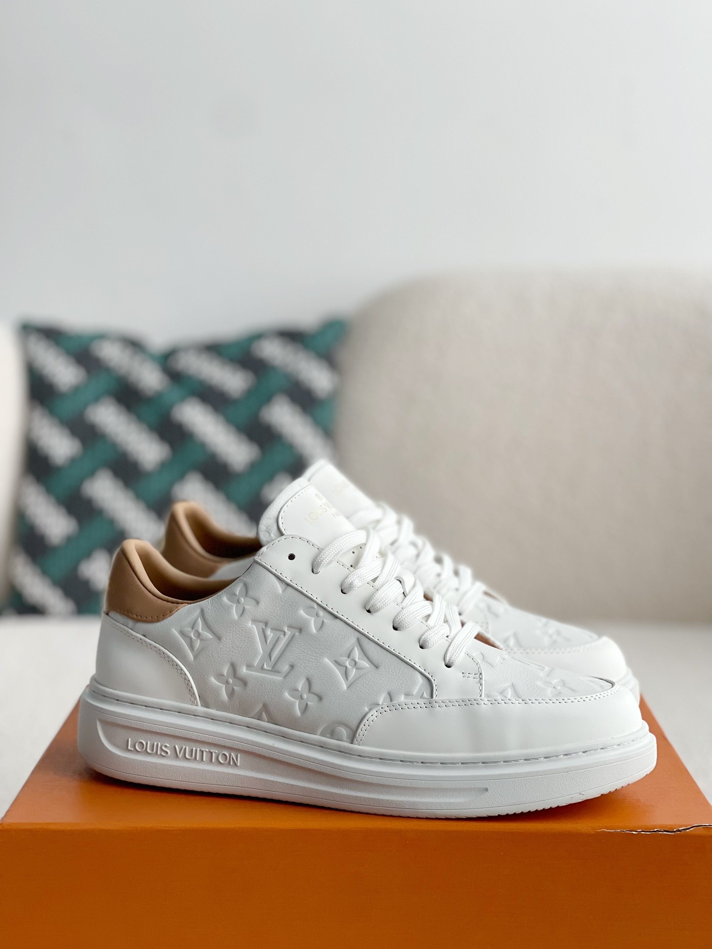 LOUIS VUITTON SNEAKERS