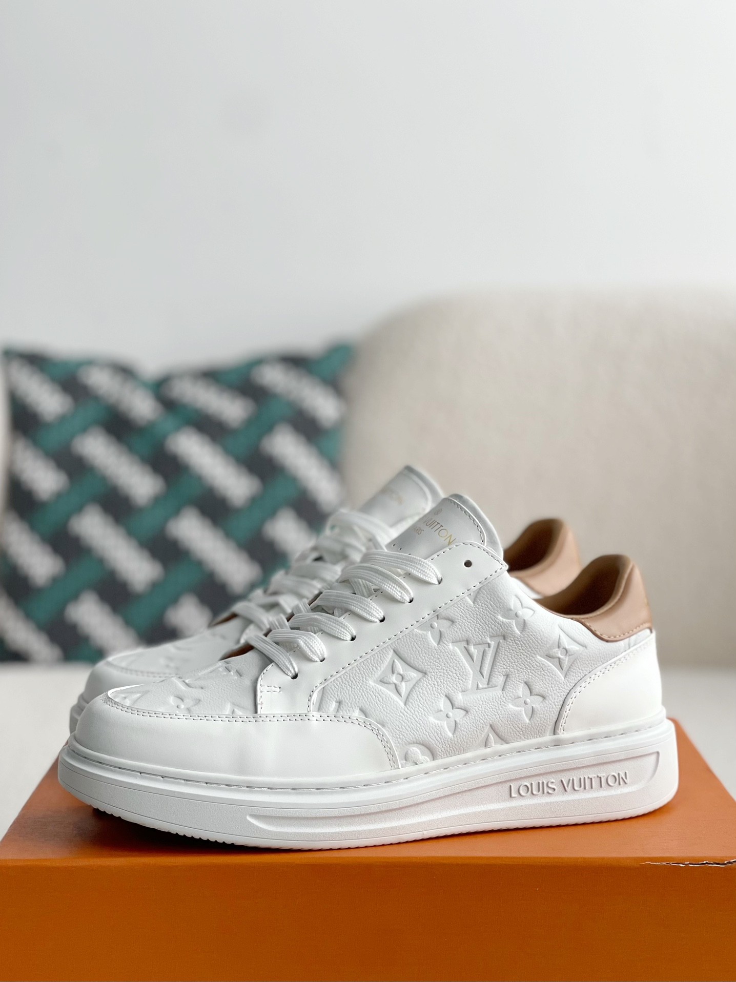 LOUIS VUITTON SNEAKERS