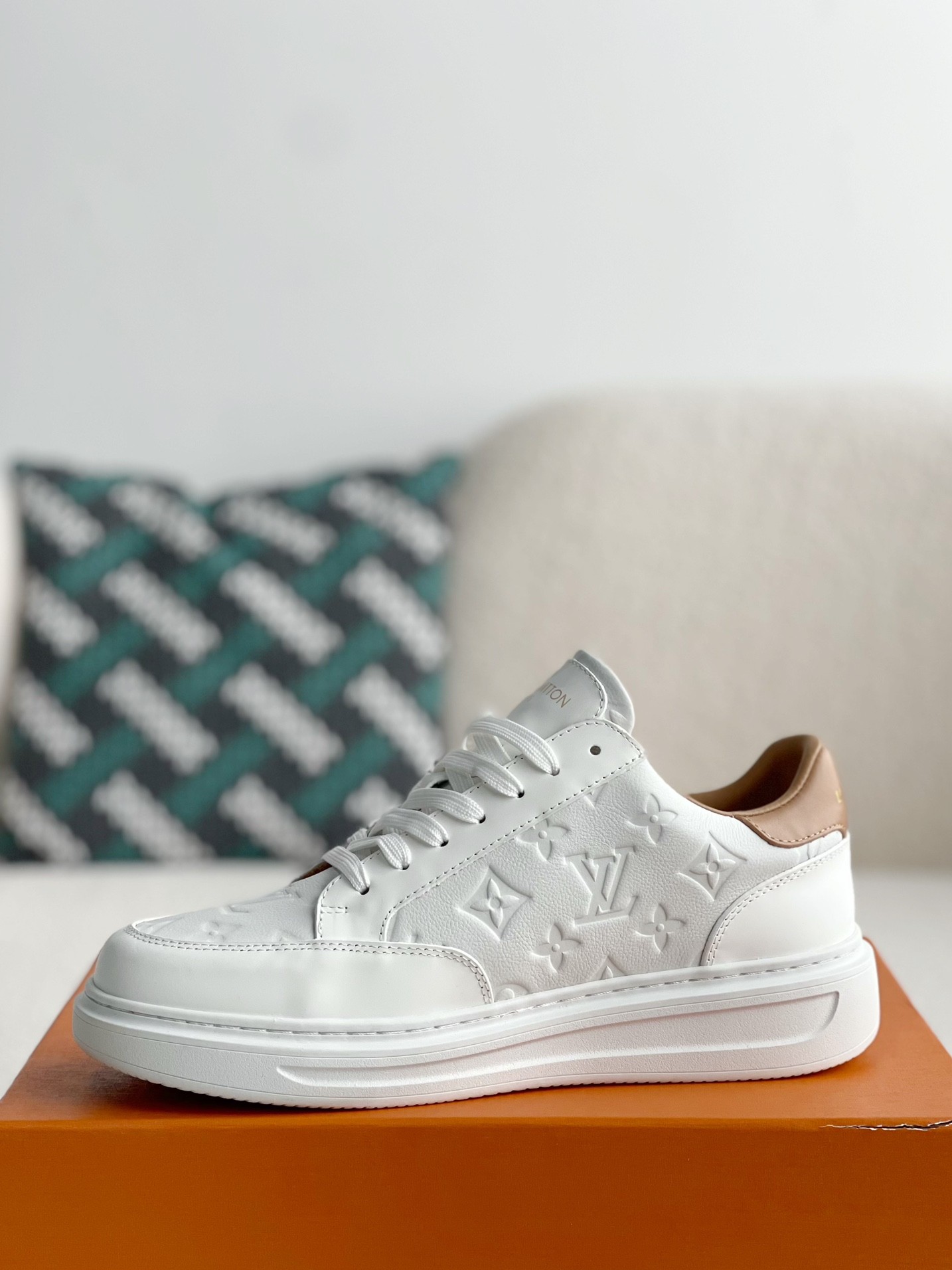 LOUIS VUITTON SNEAKERS