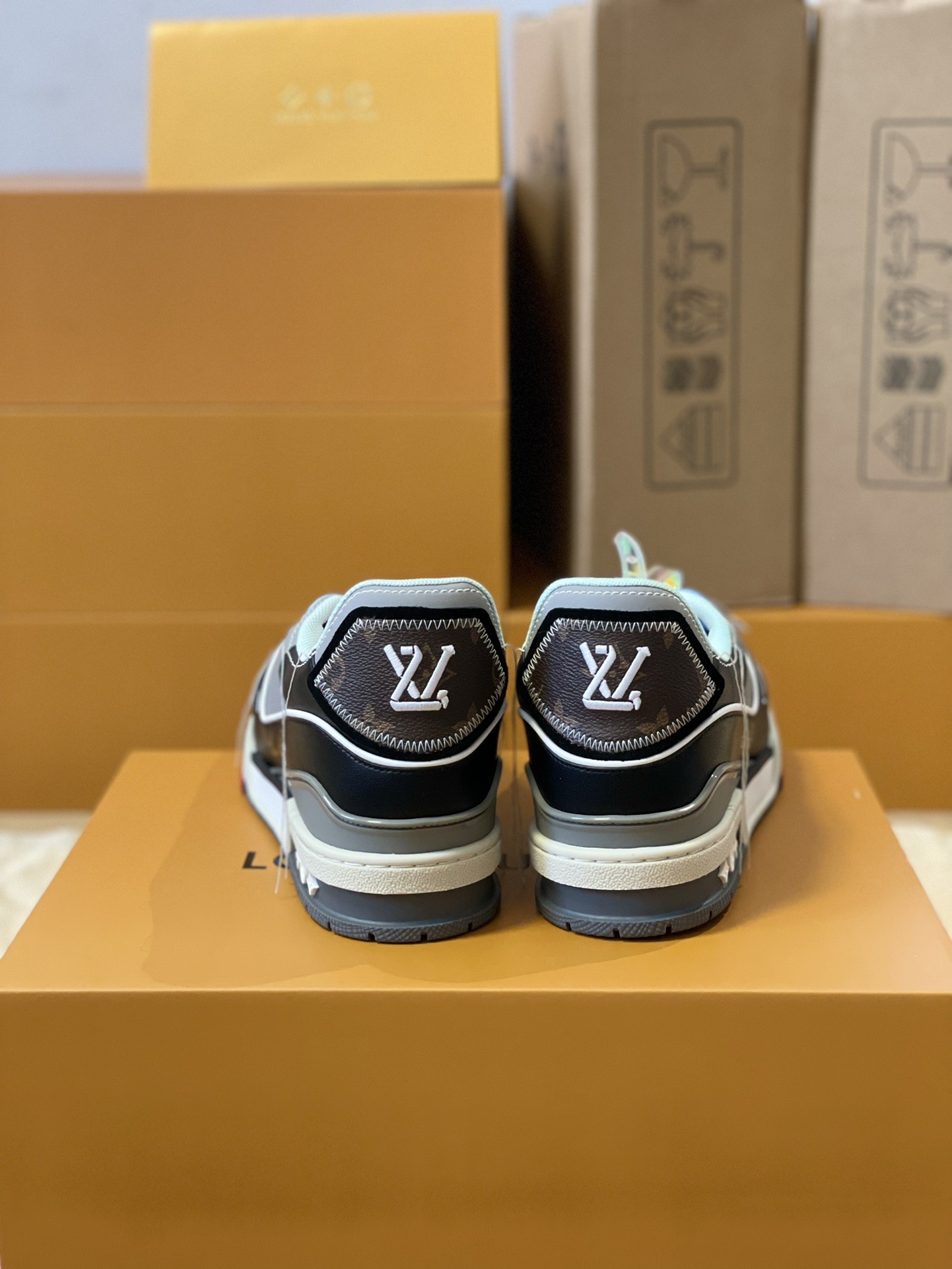 LOUIS VUITTON RUNNER TATIC sneakers