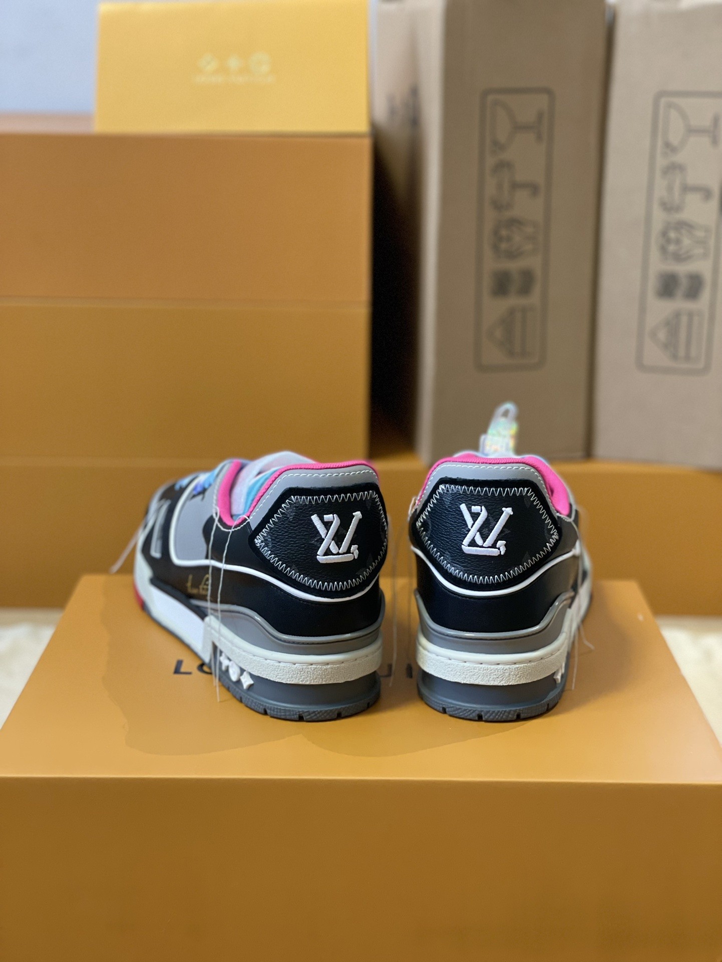 LOUIS VUITTON RUNNER TATIC sneakers