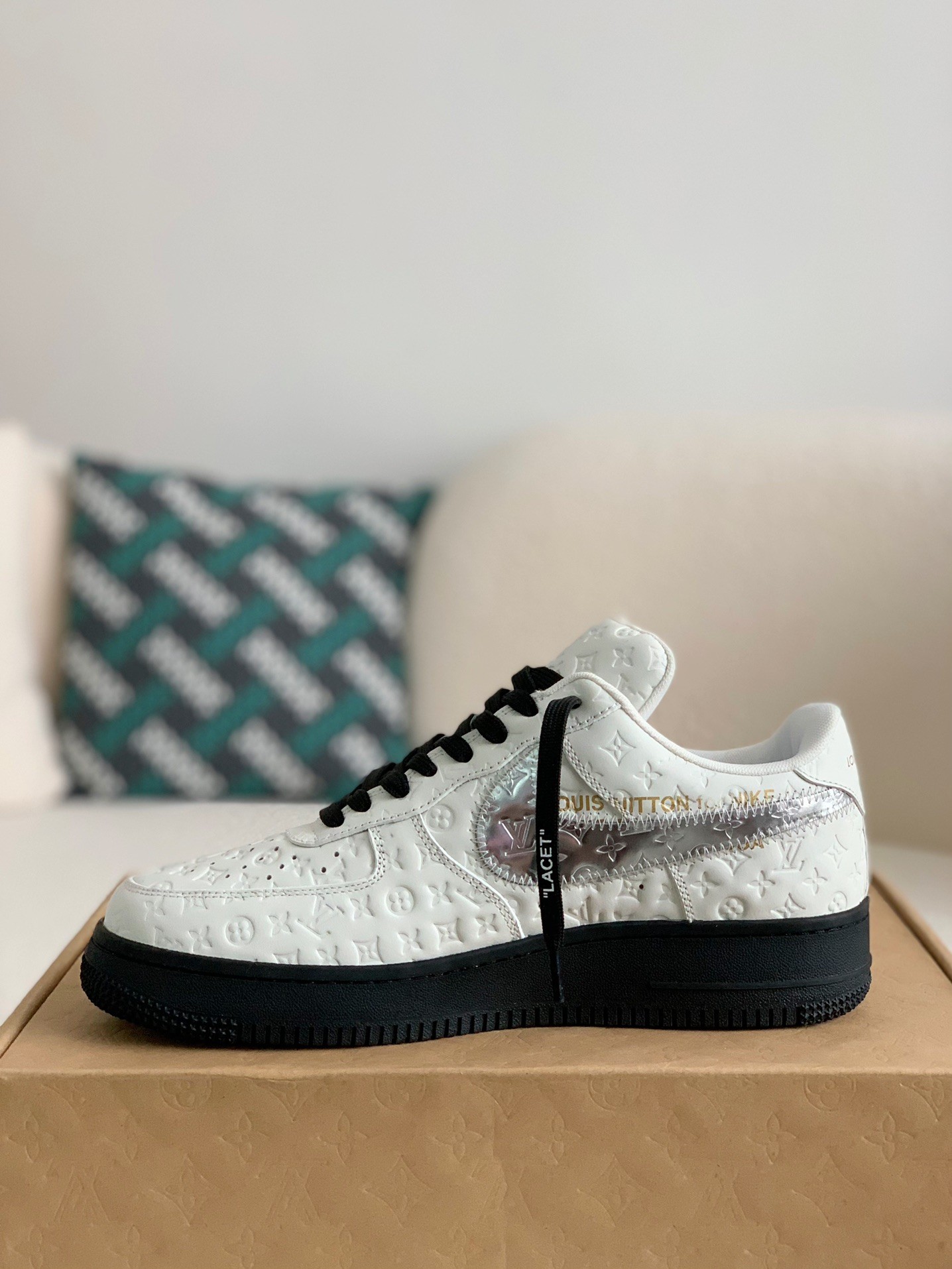 LOUIS VUITTON x Nike Air Force 1 low