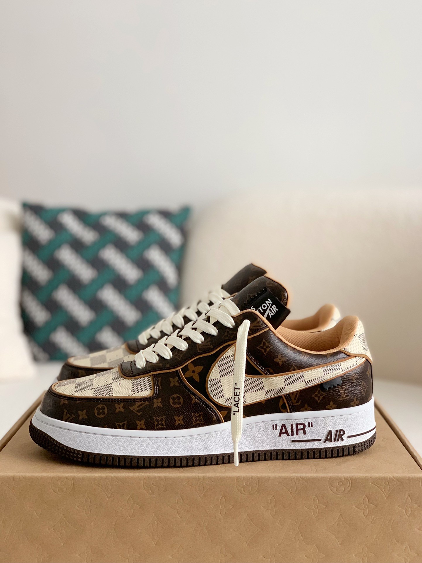 LOUIS VUITTON X NIKE AIR FORCE 1 S NEAKER