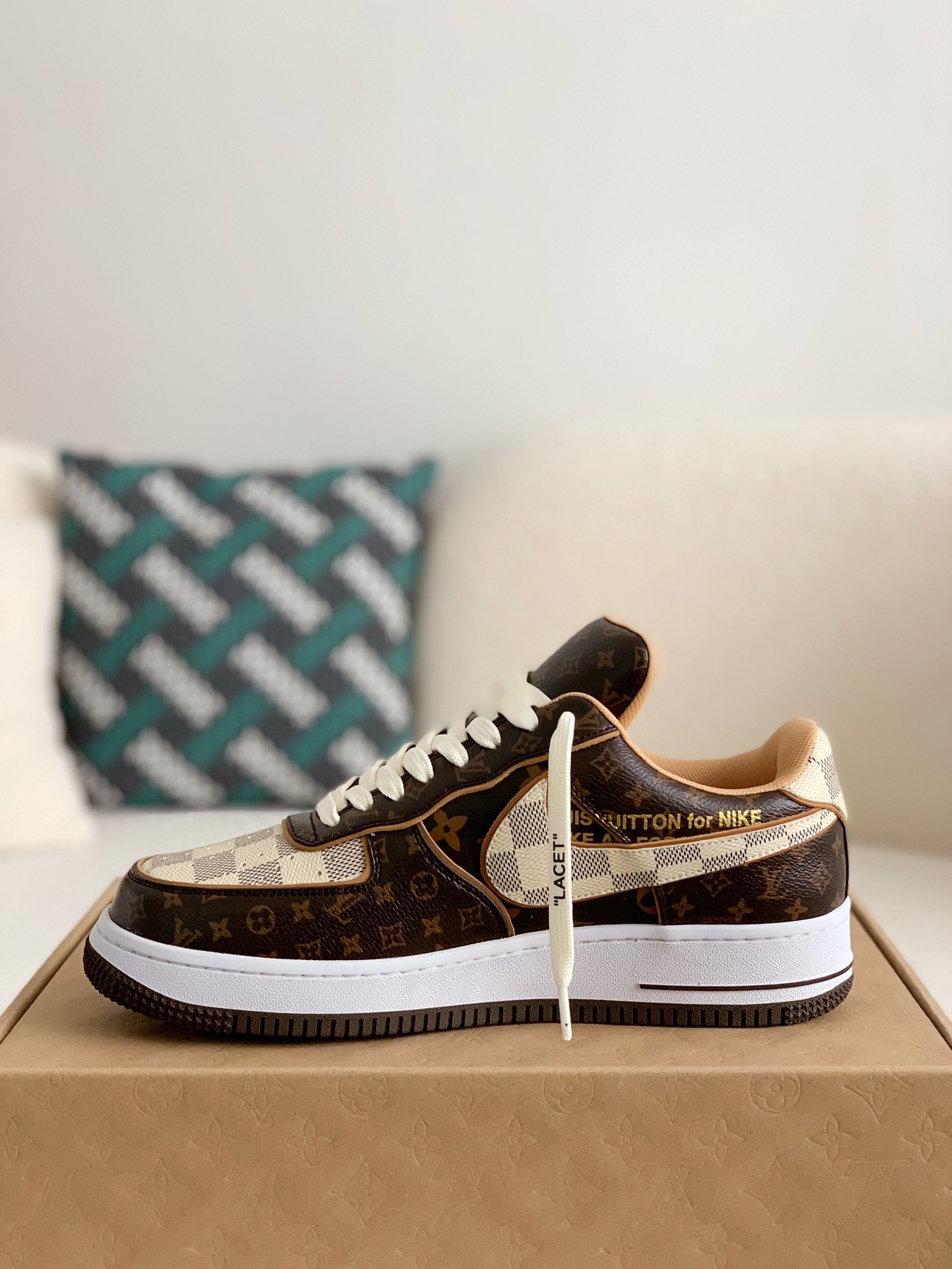 LOUIS VUITTON X NIKE AIR FORCE 1 S NEAKER