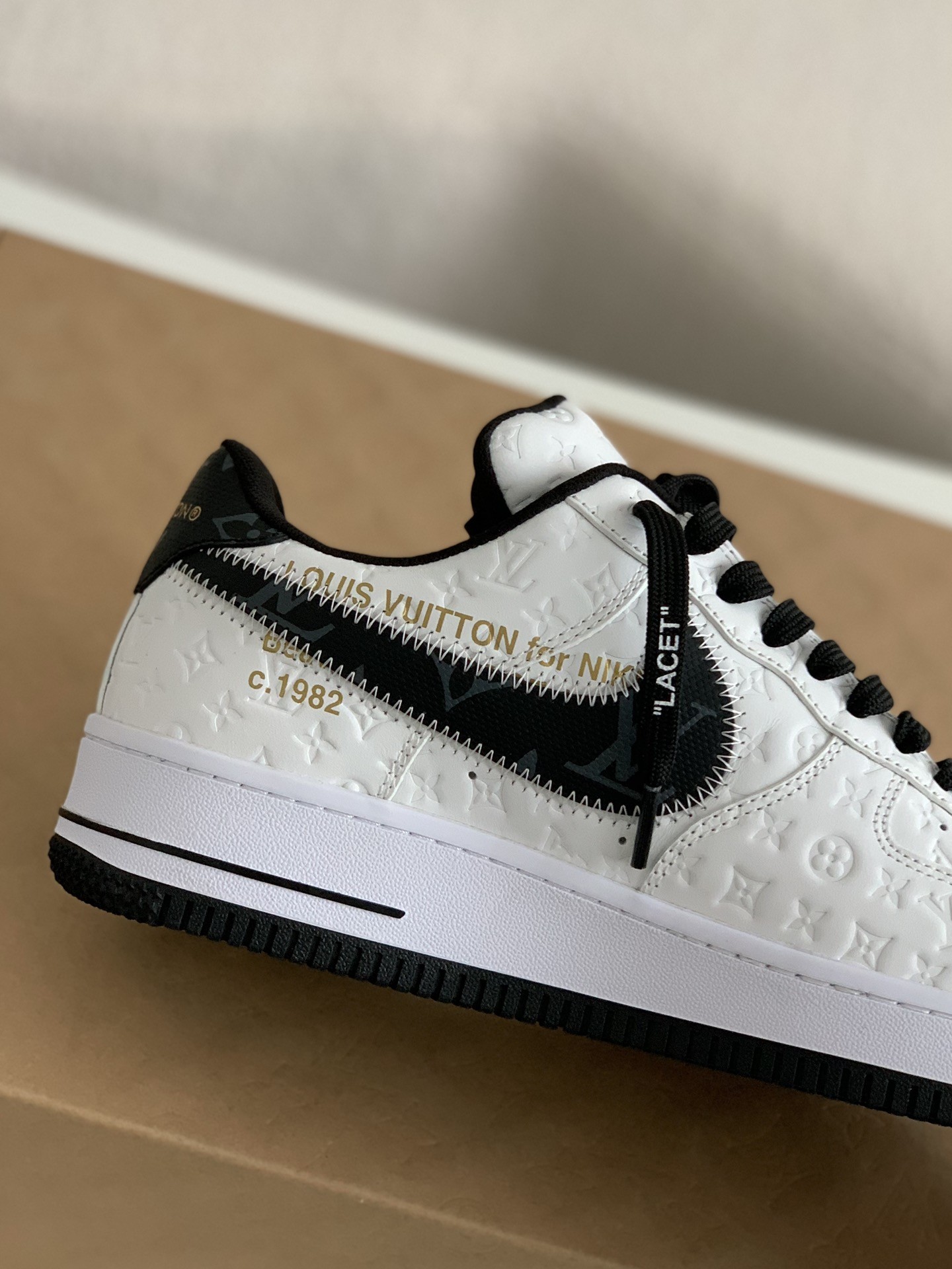 LOUIS VUITTON x Nike Air Force 1 low