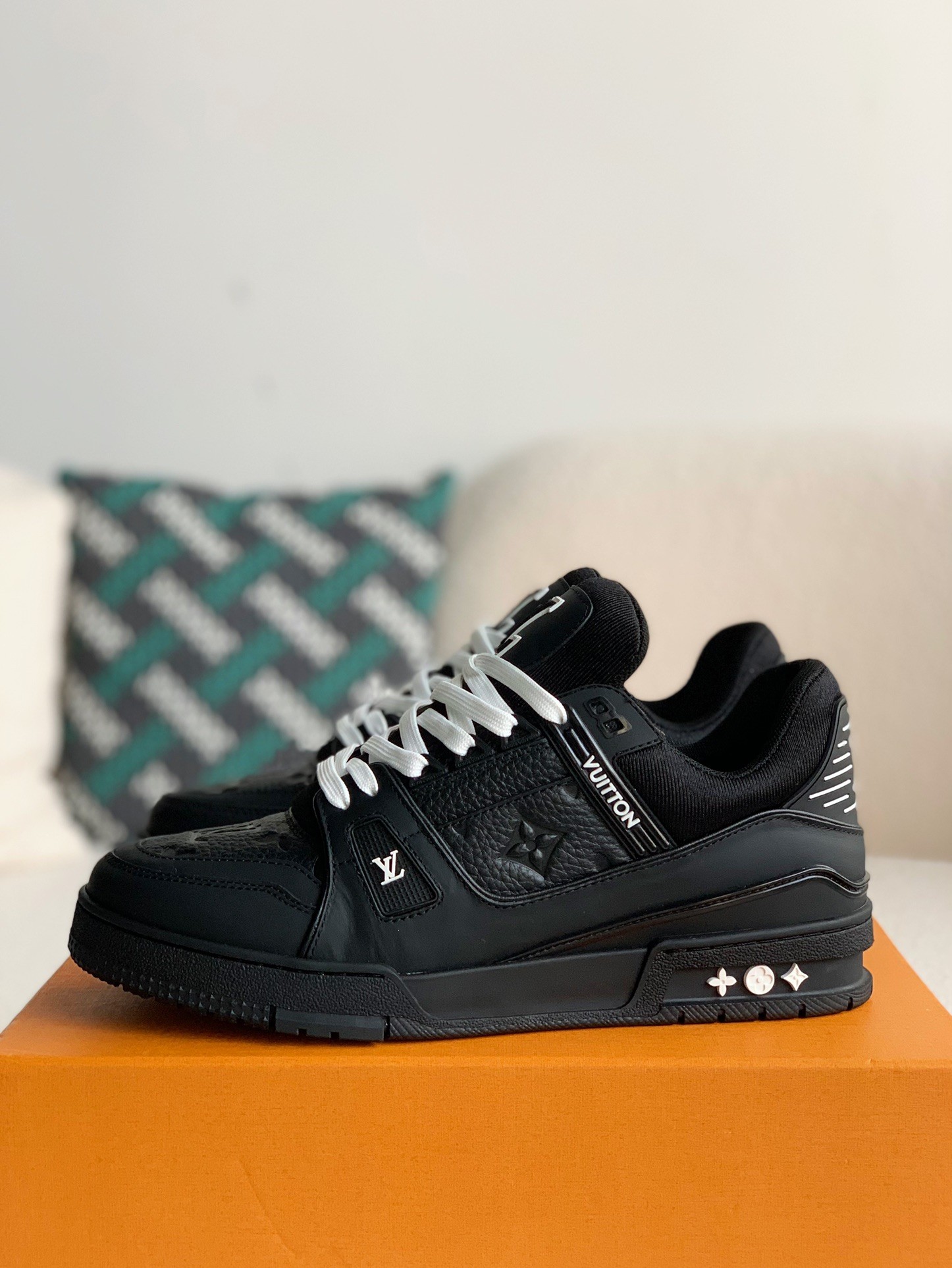 LOUIS VUITTON TRAINER Sneakers