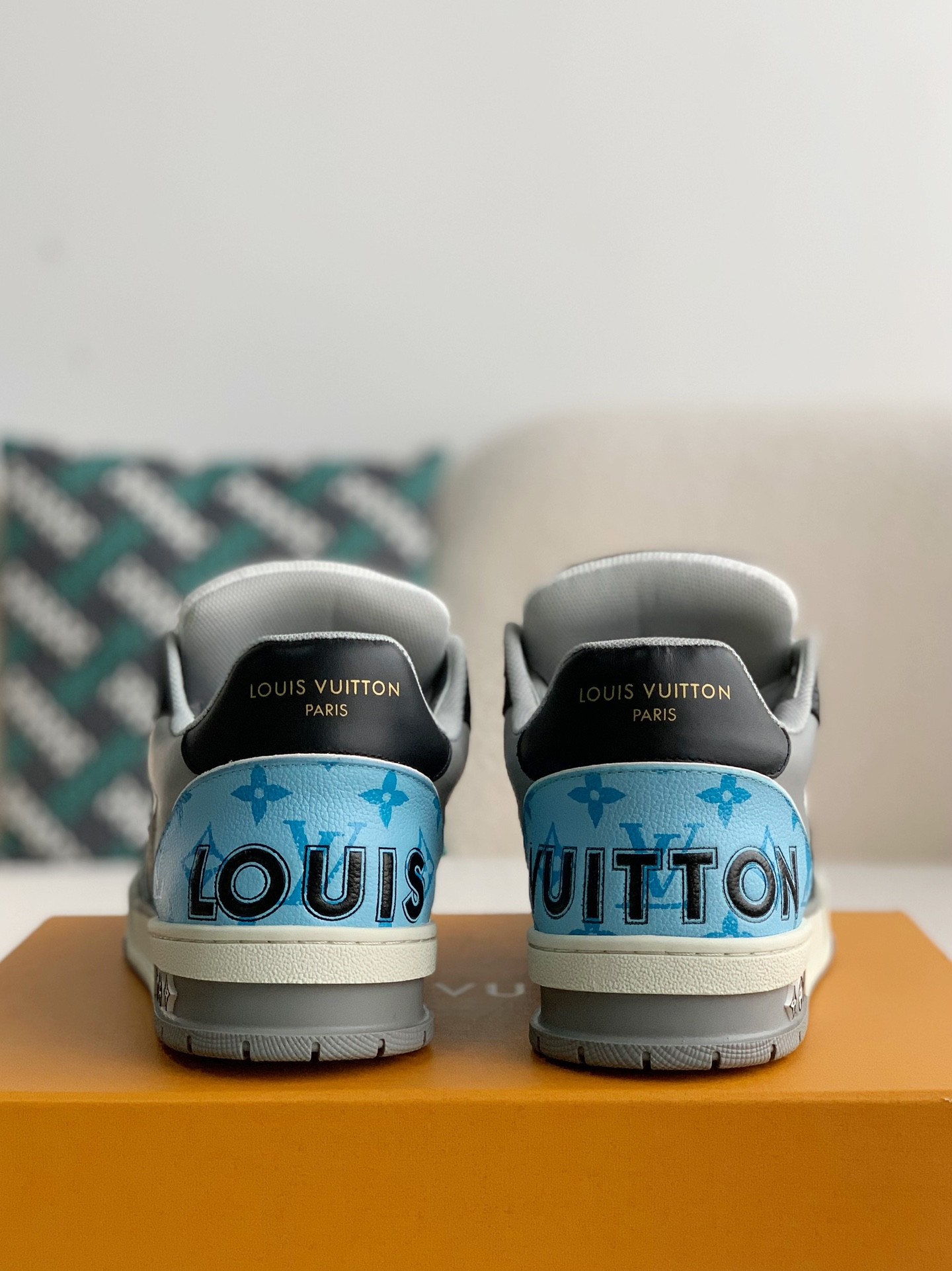 LOUIS VUITTON TRAINER SNEAKERS